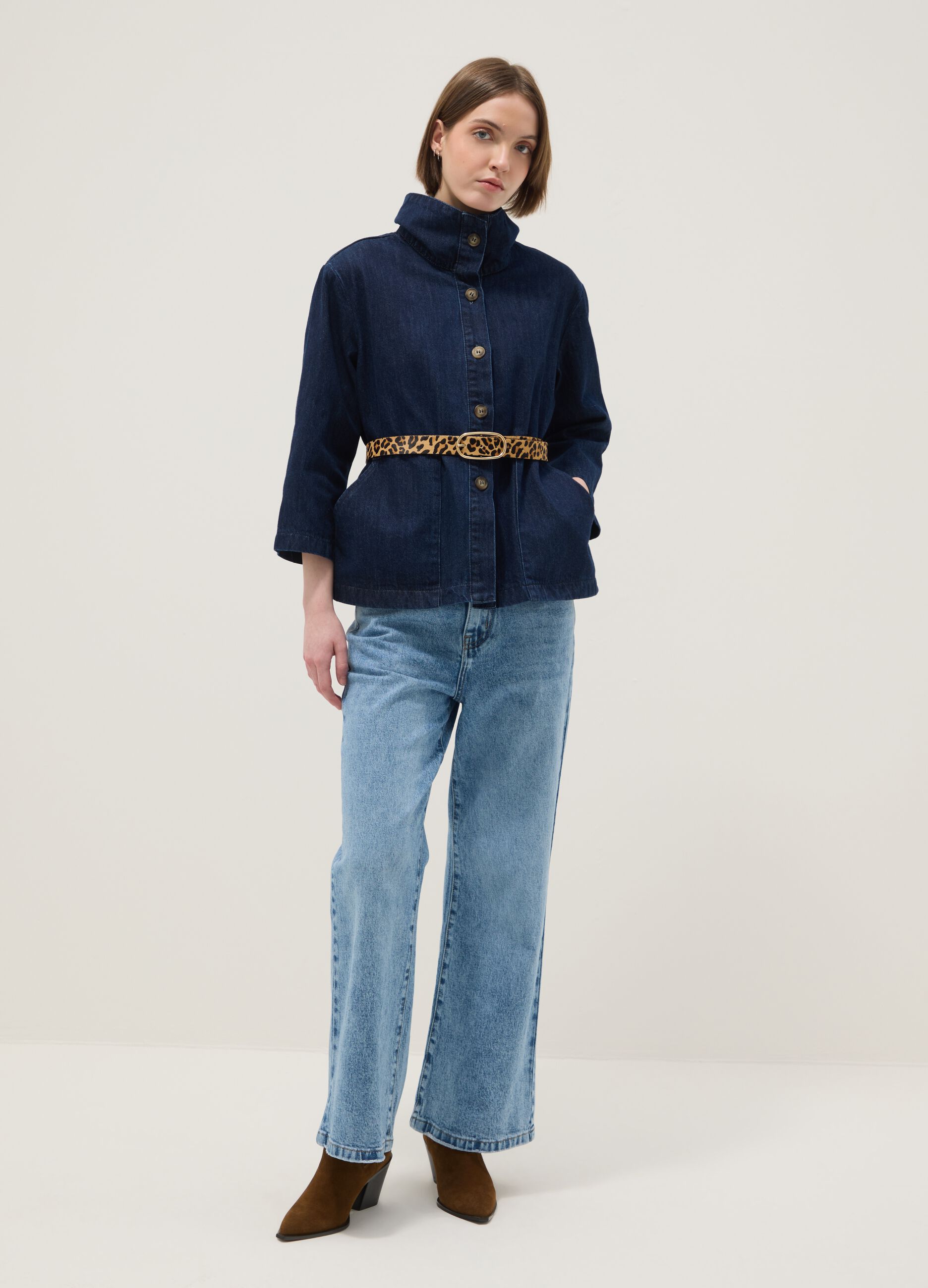 Regular fit blue denim cotton jacket with collar
