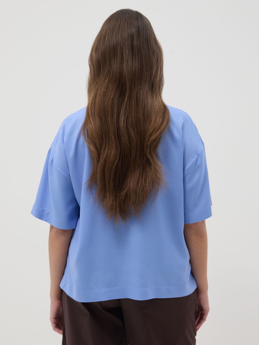 Camicia azzurra in pura viscosa con colletto classico_3