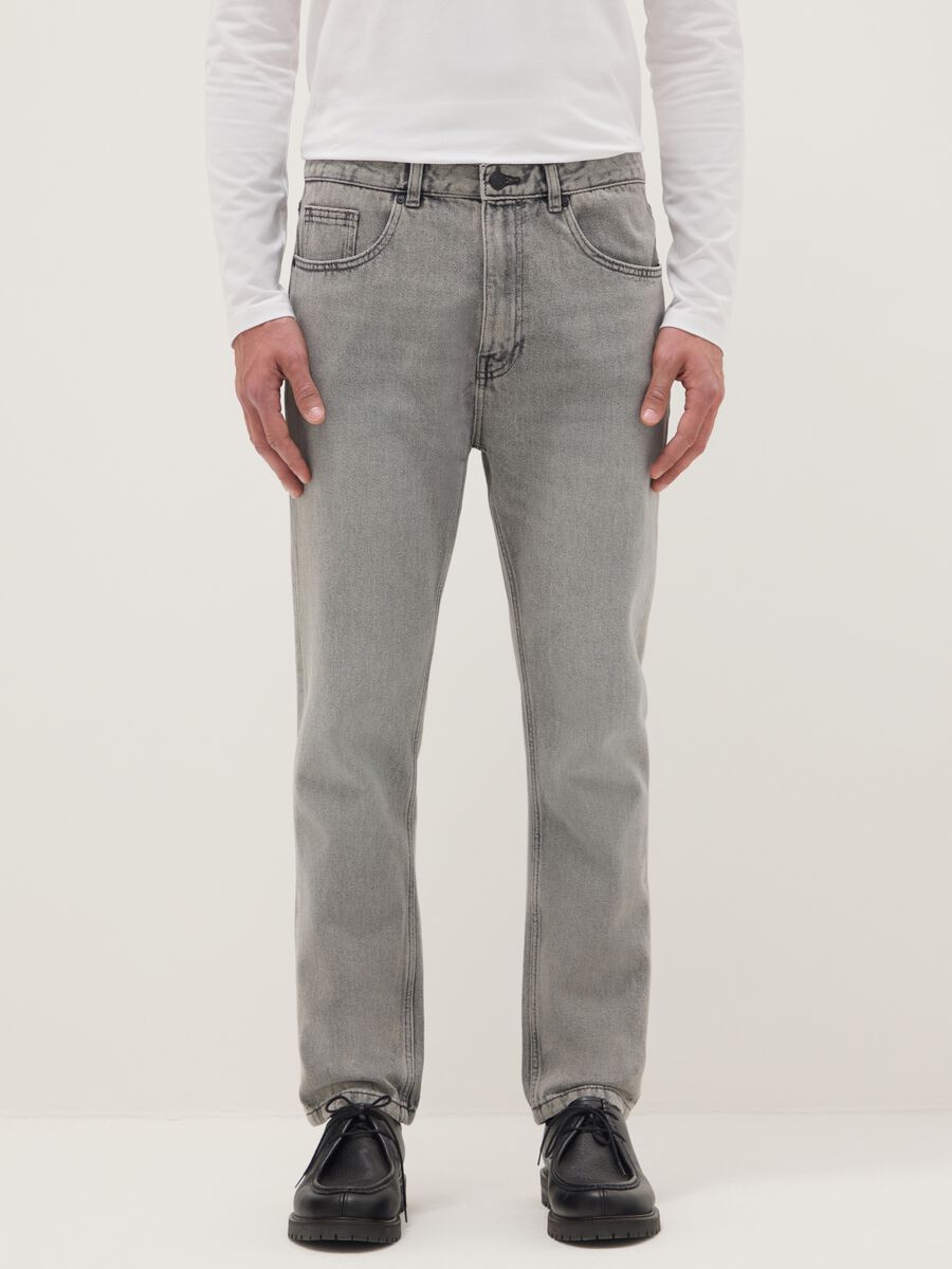 Grey denim cotton blend carrot fit jeans_2