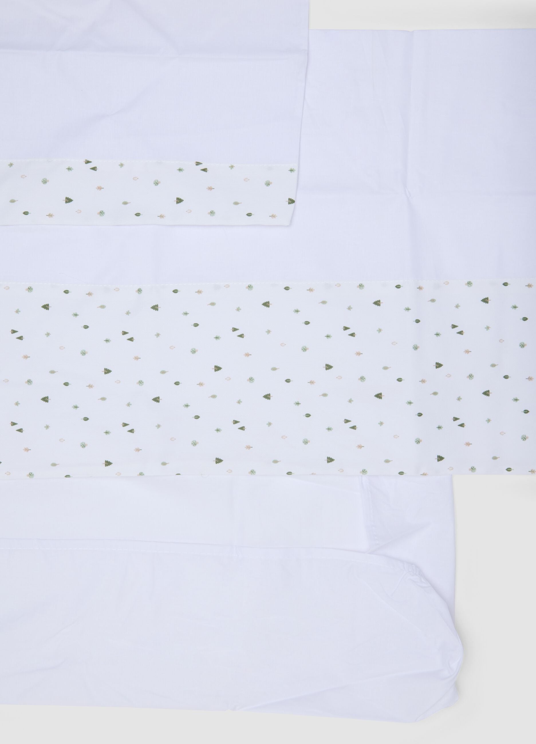 White pure cotton baby sheet with all-over print