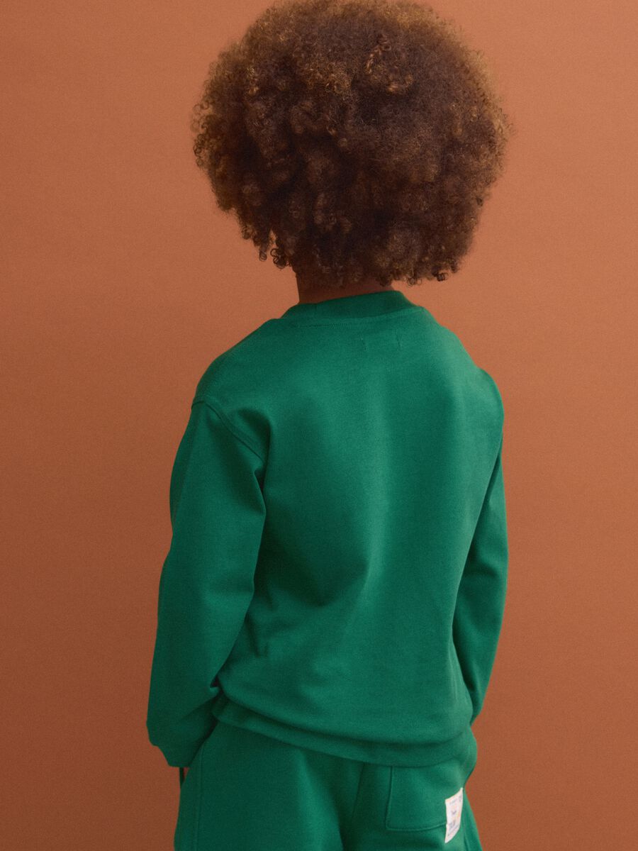 T-shirt verde in puro cotone girocollo a maniche lunghe per bambino_2