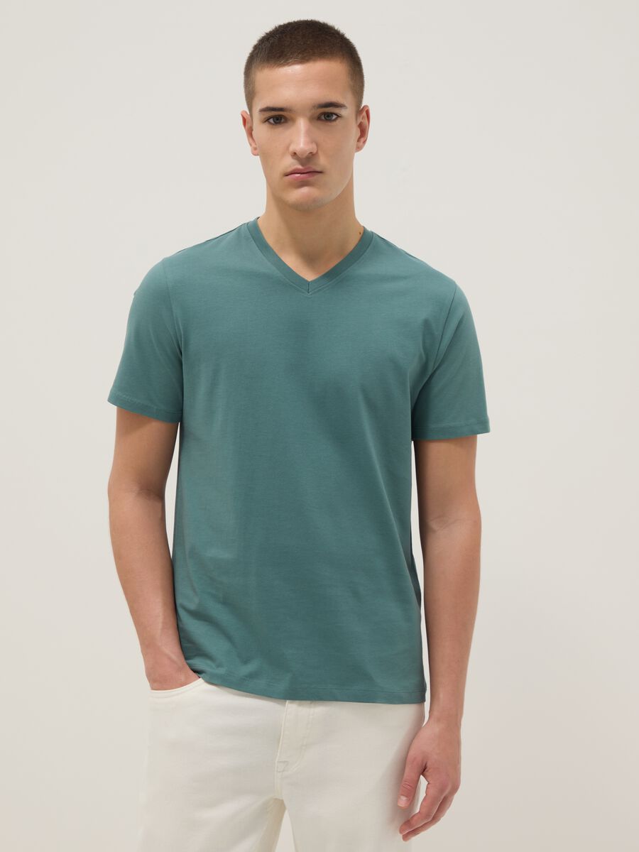 Green pure cotton V-neck regular fit T-shirt_1