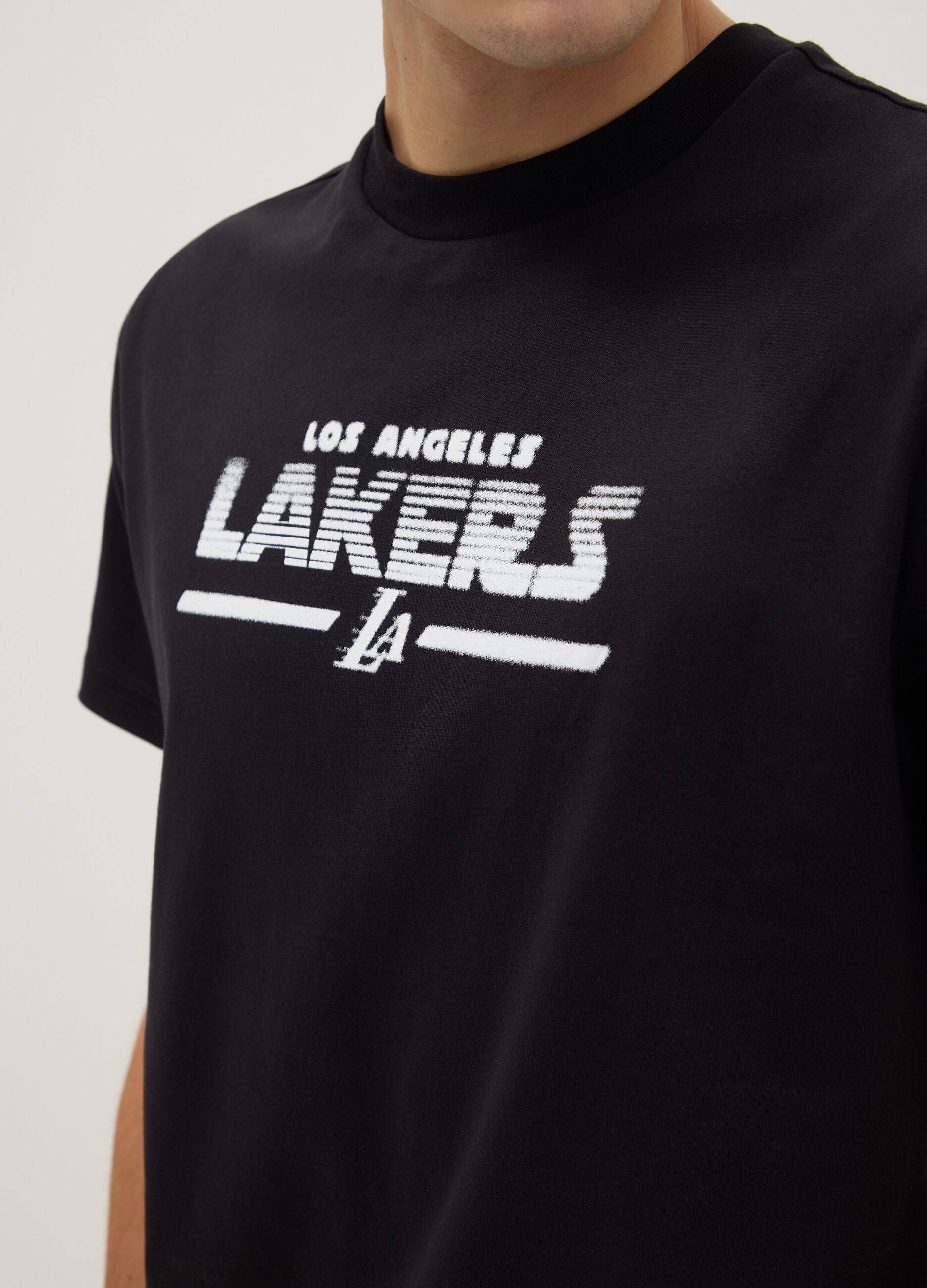Black pure cotton regular fit t-shirt with Lakers logo