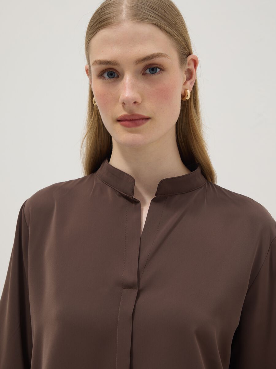 Brown long-sleeve regular fit shirt with band collar_0
