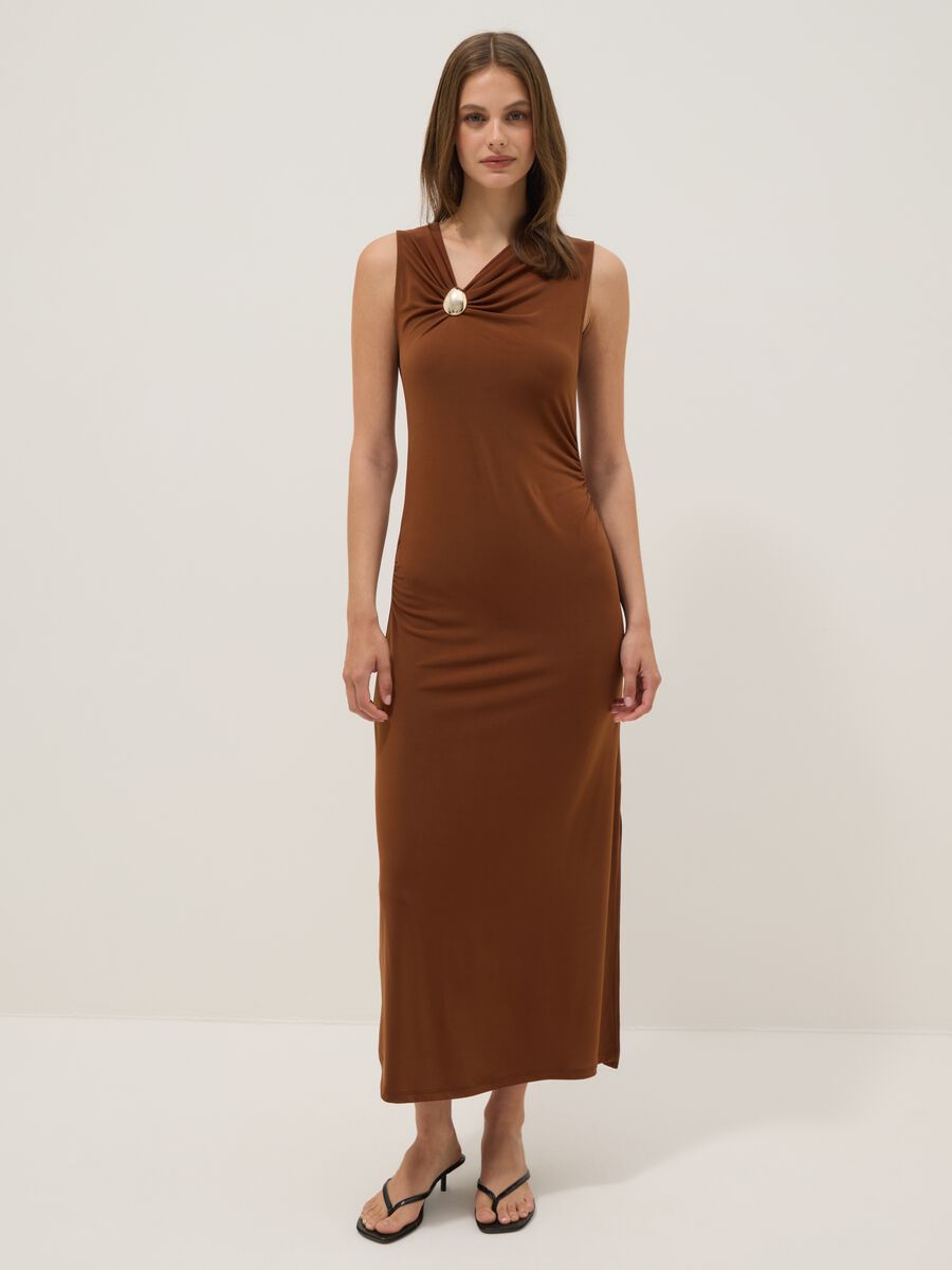 Brown sleeveless midi dress in stretch fabric_0