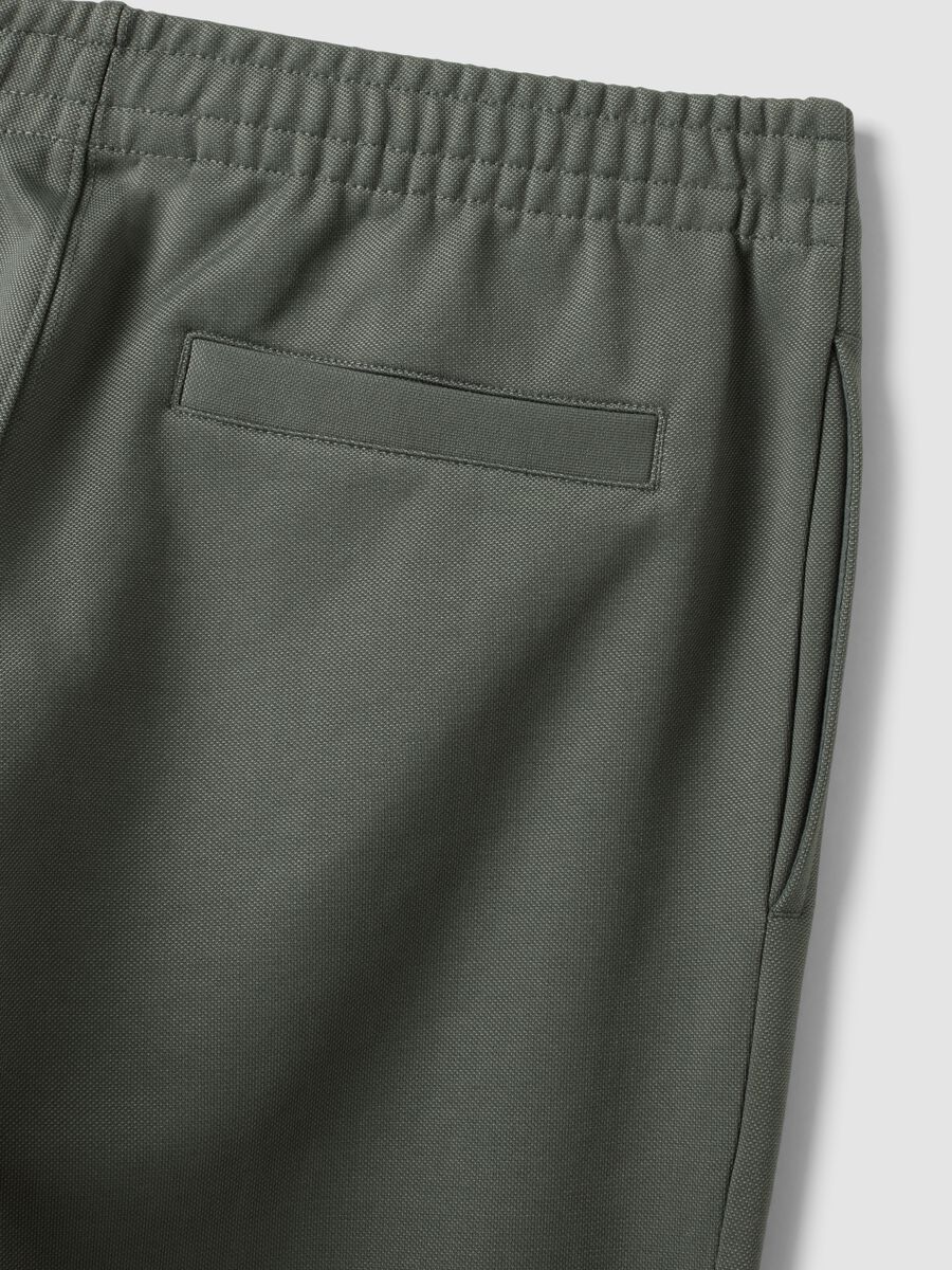 Pantaloni jogger verdi in tessuto elasticizzato relaxed fit_1
