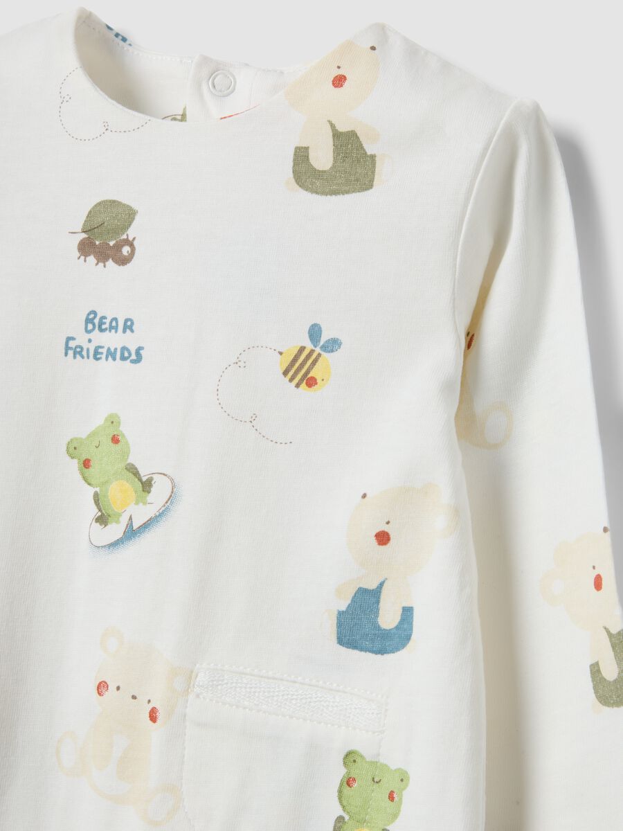 White newborn pure cotton sleepsuit with designs_2