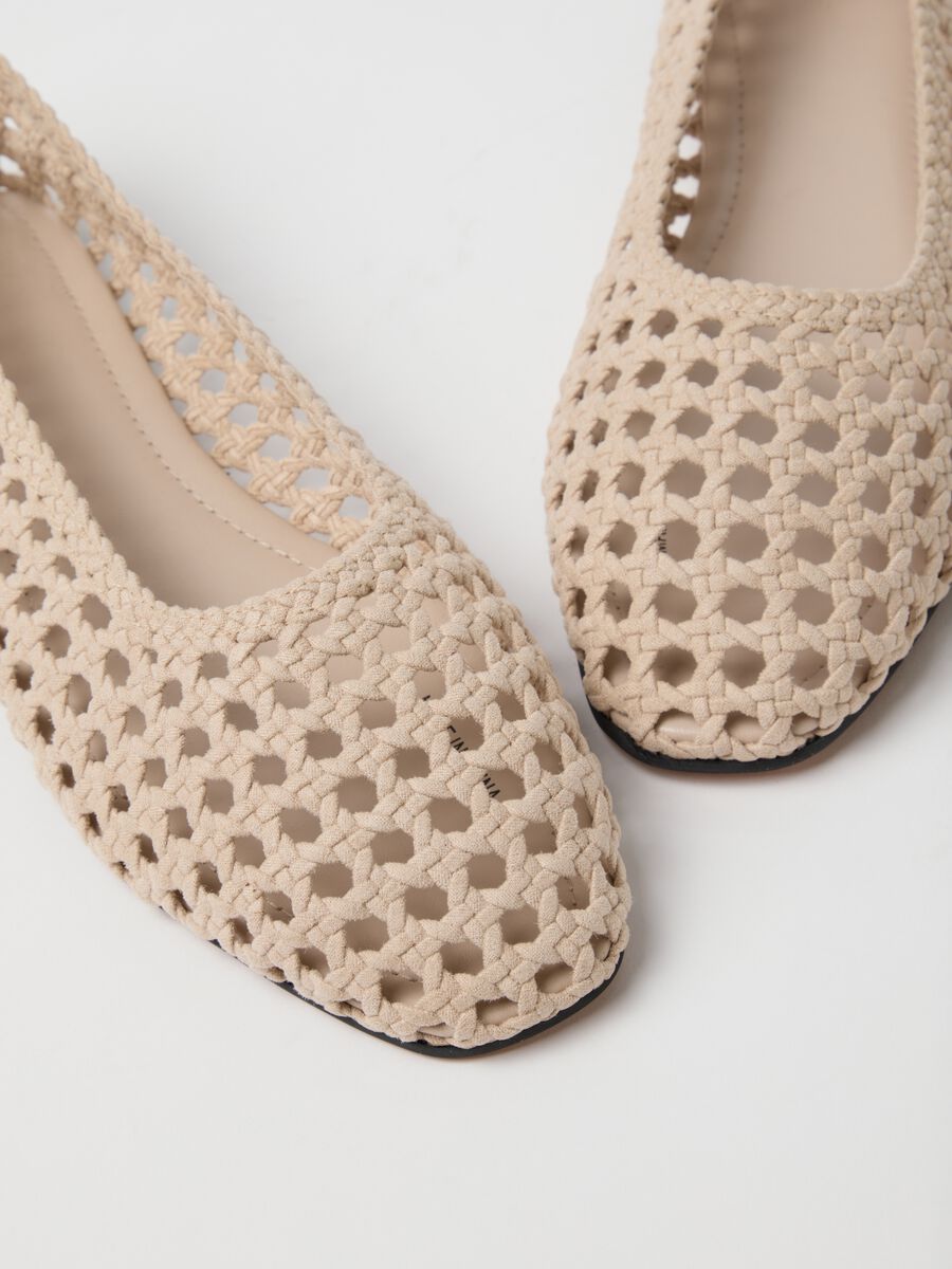 Comfortable beige ballet flats with perforated design_2