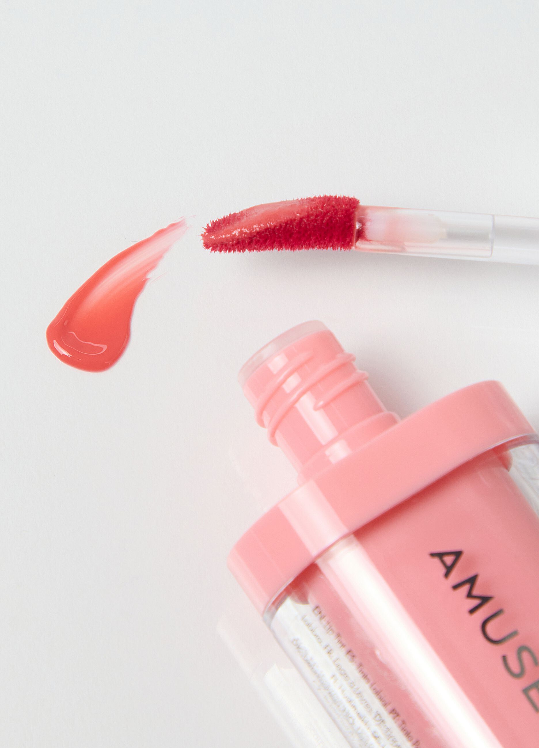 Lip tint with a fantastic glossy effect. Vibrant colour and hydrated lips for 12 hours