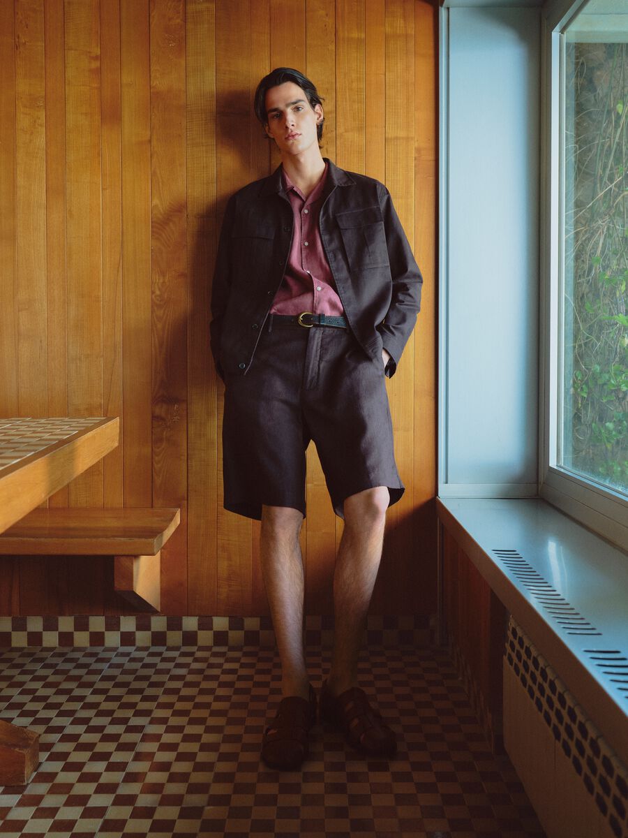 Brown pure linen Bermuda shorts with regular fit_0