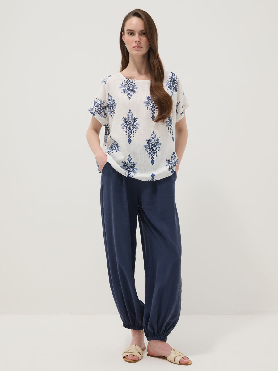 White pure viscose blouse with blue print, regular fit_2
