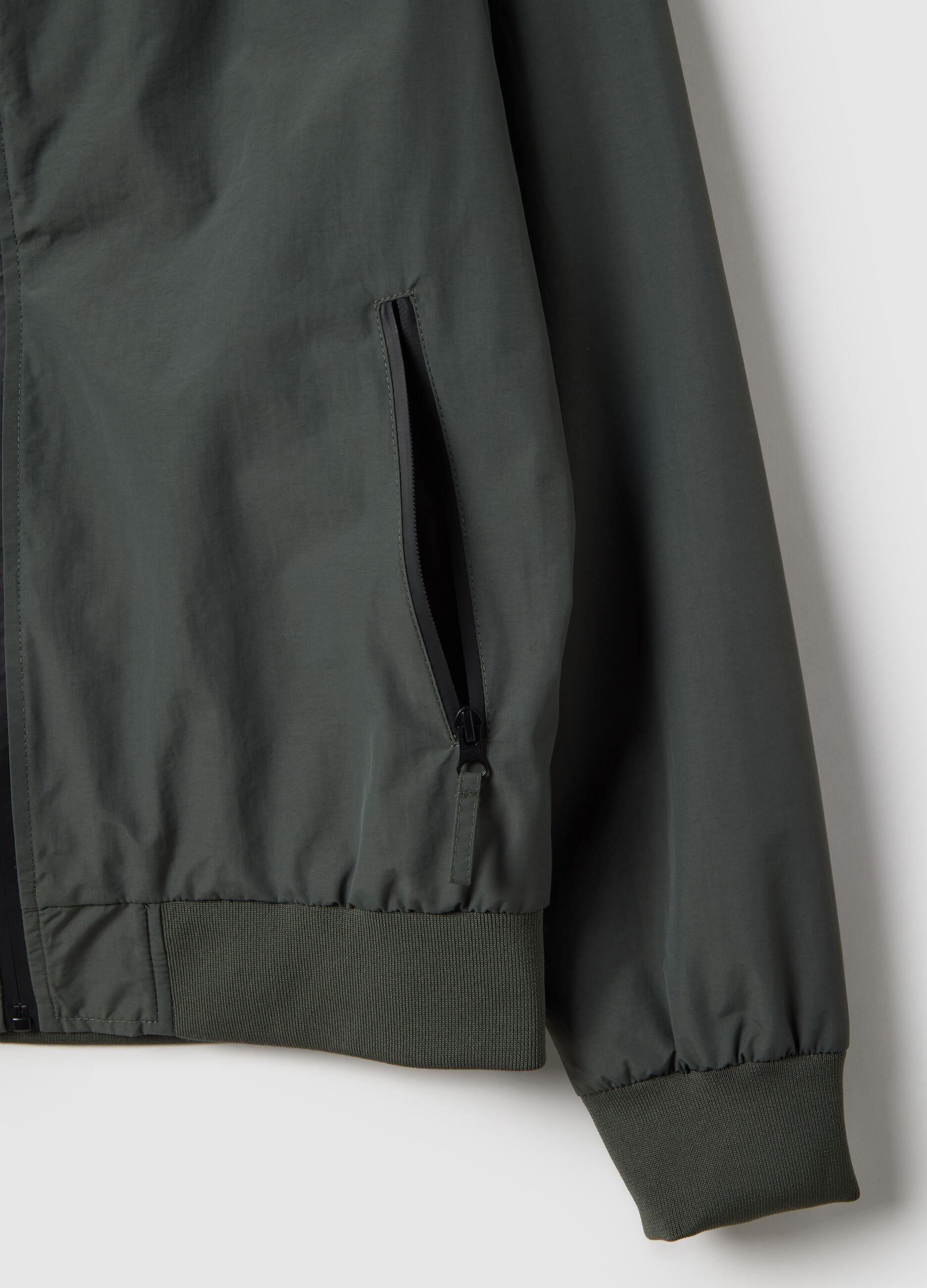 Regular fit green bomber jacket with zip