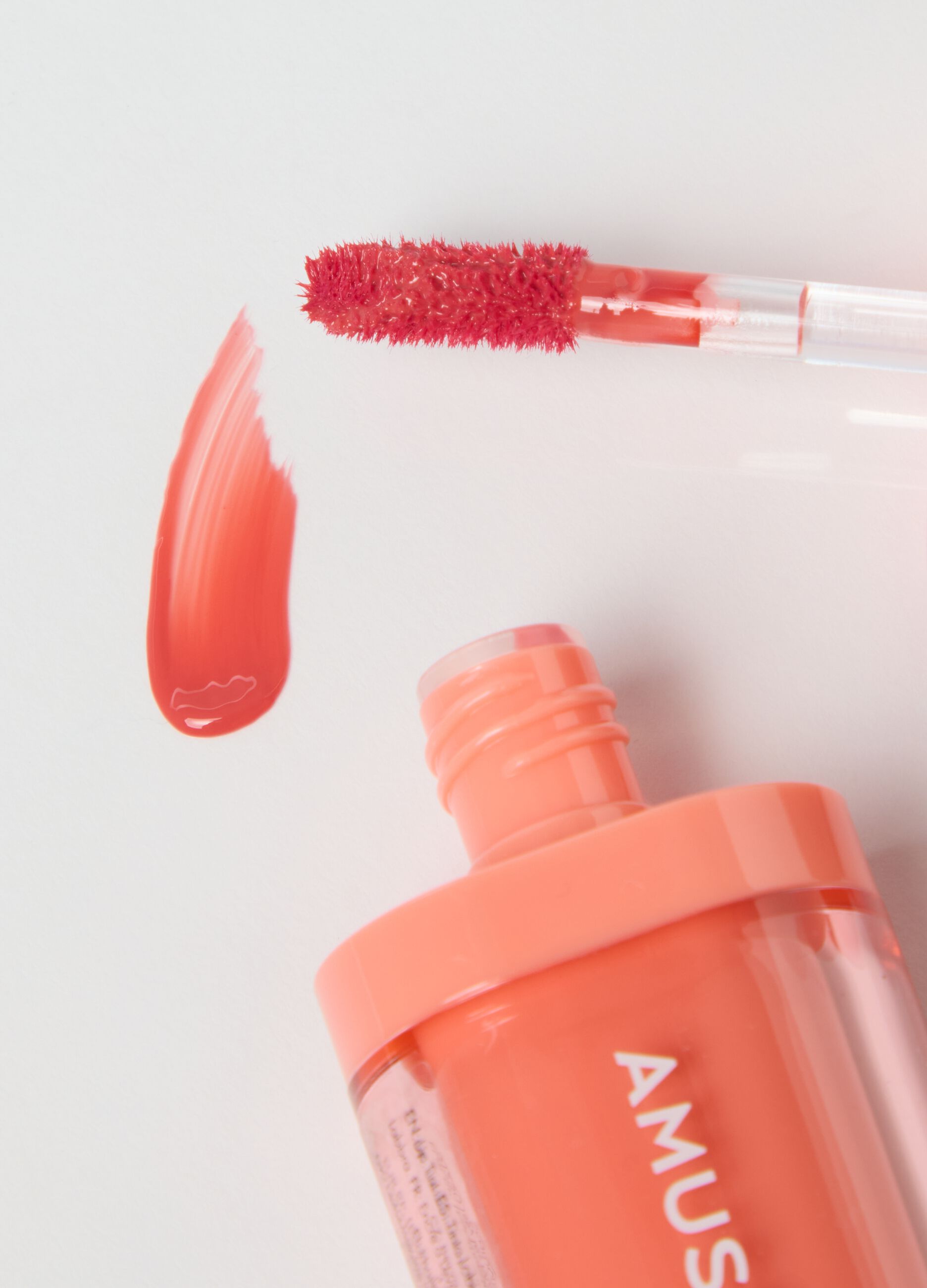 COLOUR + VOLUME + HYDRATION, innovative plumping lip tint for soft and super juicy lips