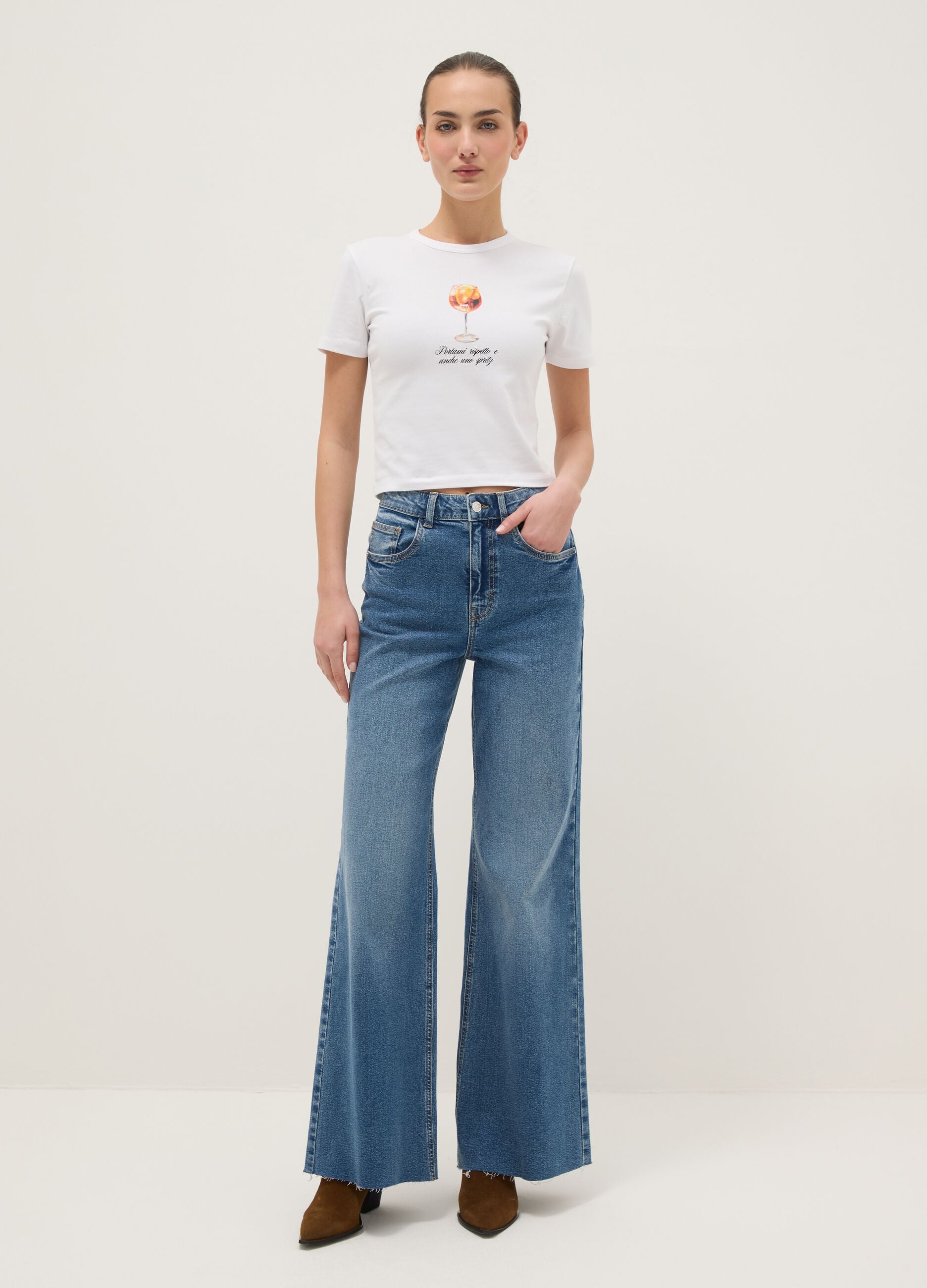 Regular fit white pure cotton T-shirt with spritz print