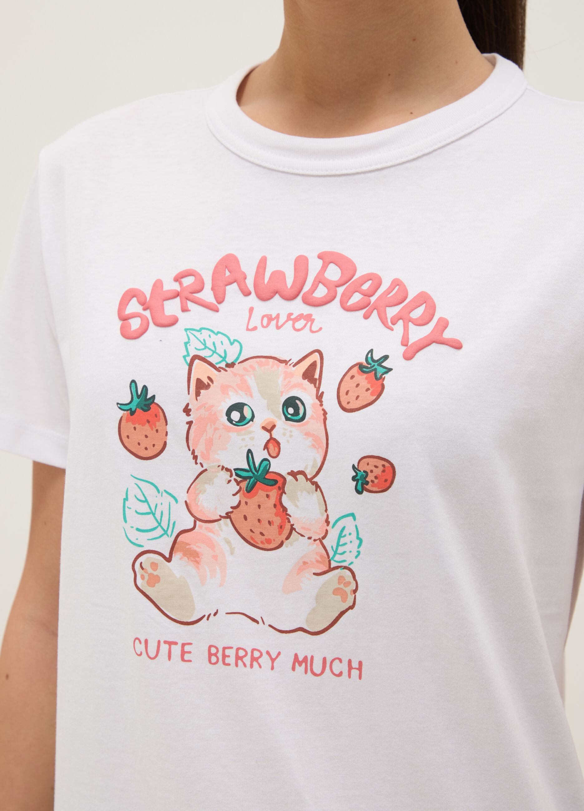 White pure cotton T-shirt regular fit with cat and strawberries print