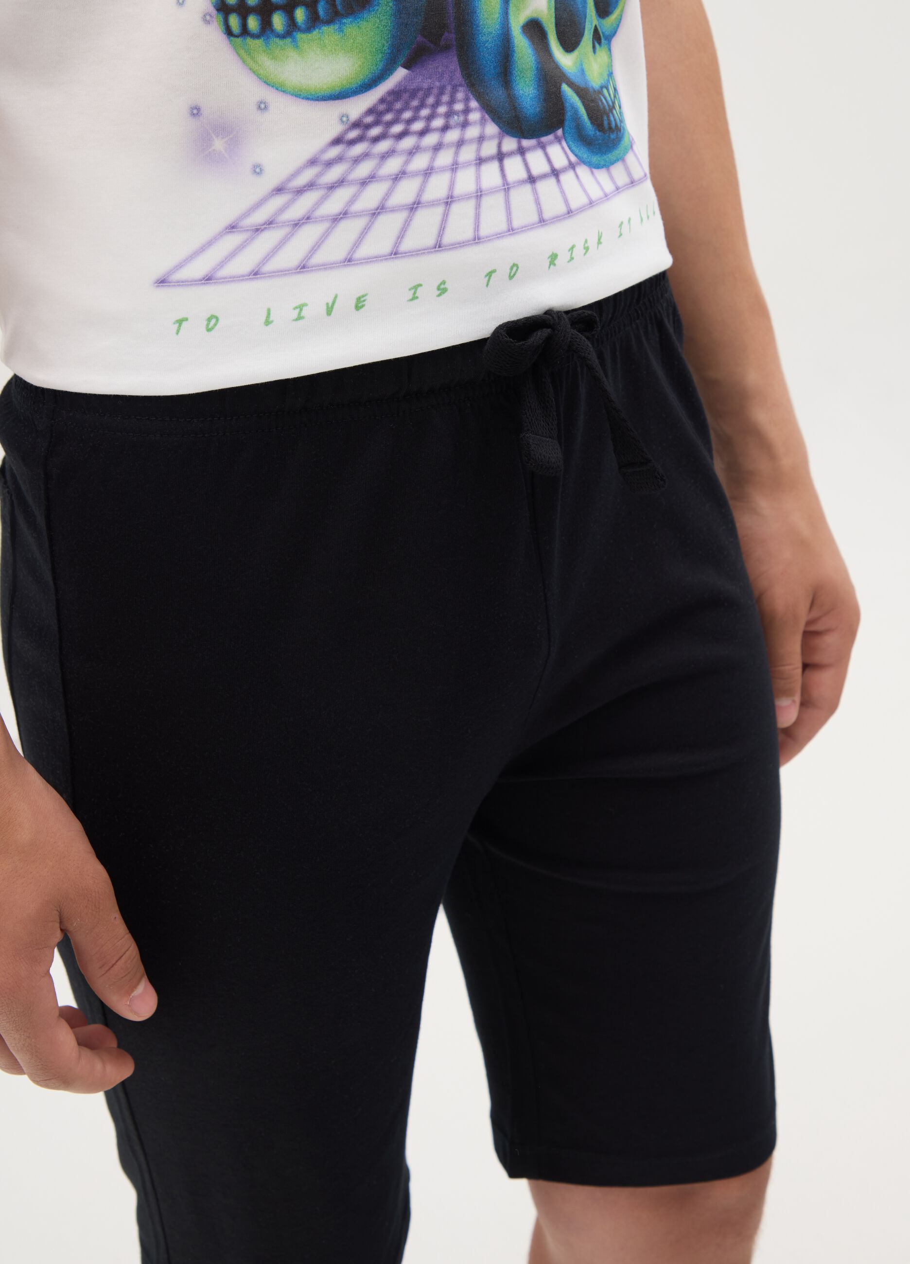 Boys&rsquo; black Bermuda shorts in 100% cotton with regular fit