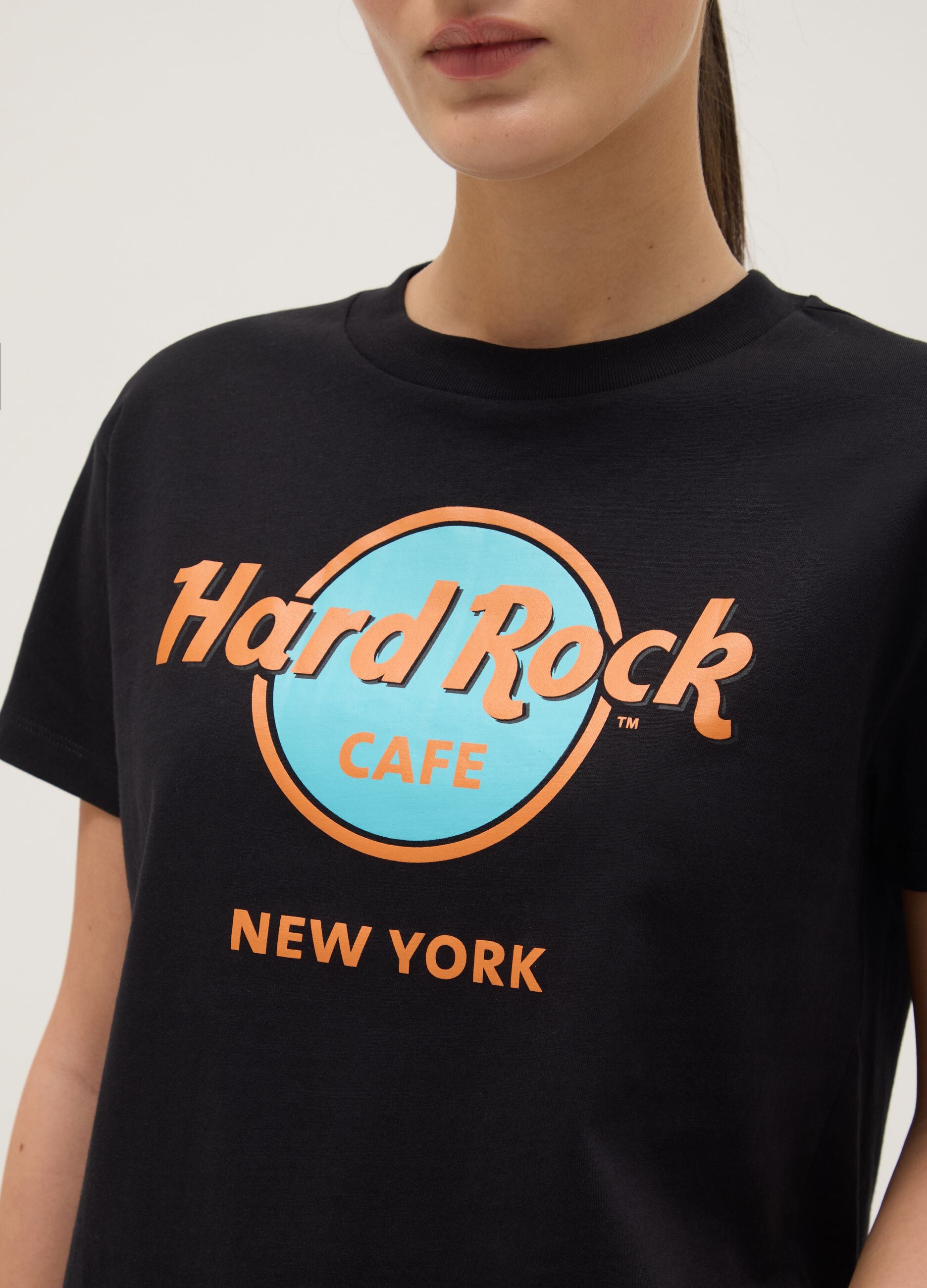 Black pure cotton regular fit T-shirt with Hard Rock Cafe logo