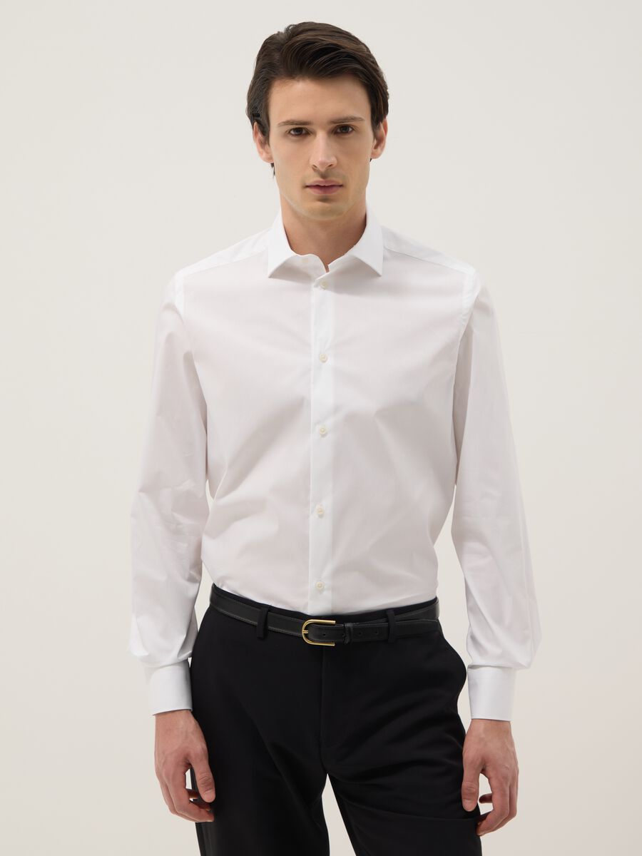 Camicia in cotone elasticizzato bianca slim fit con collo classico_0