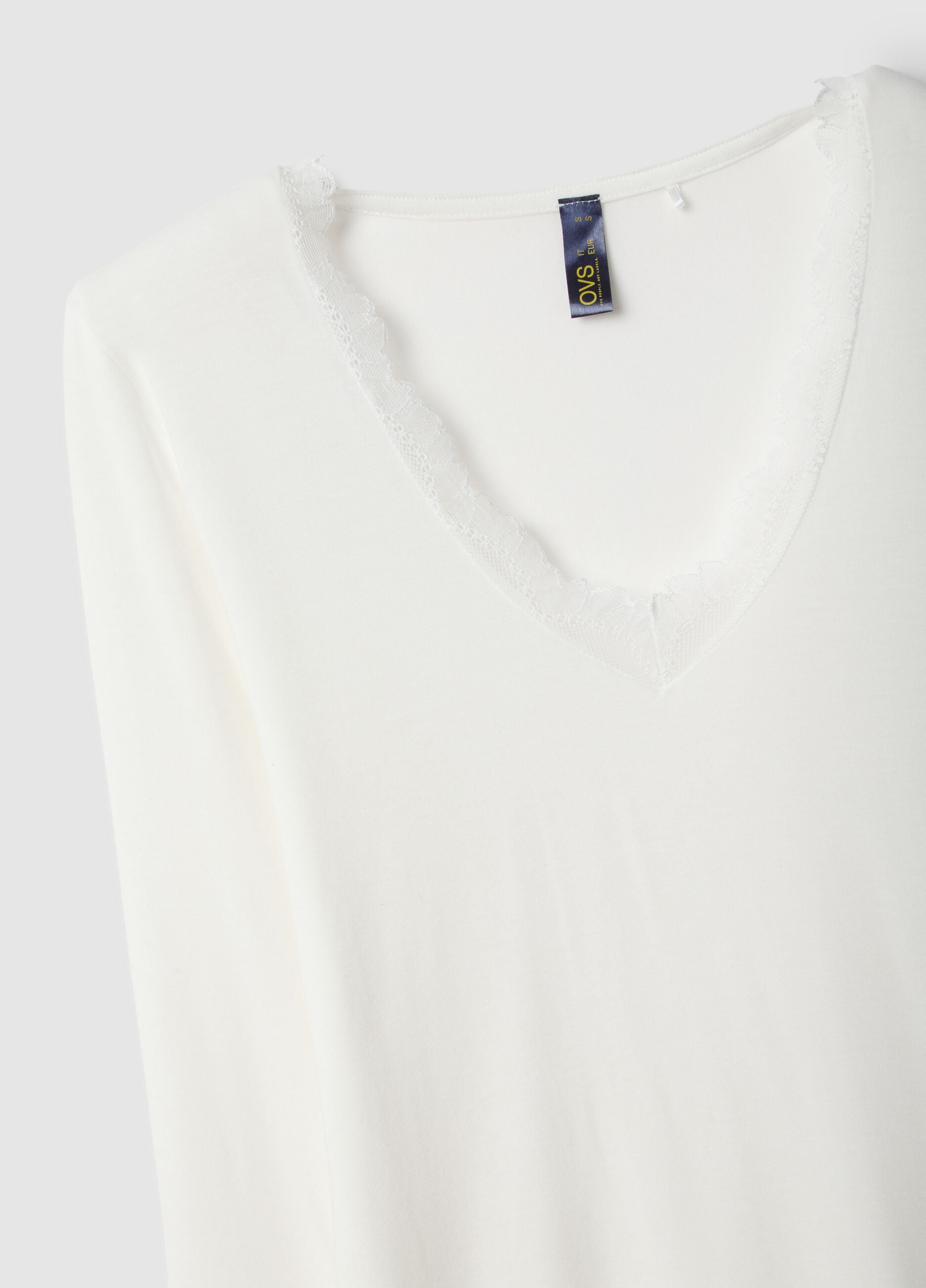 White long sleeve regular fit jumper with lace trims
