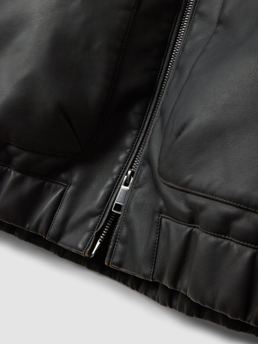 Giubbotto nero crop con zip e tasche con pattina over fit_1