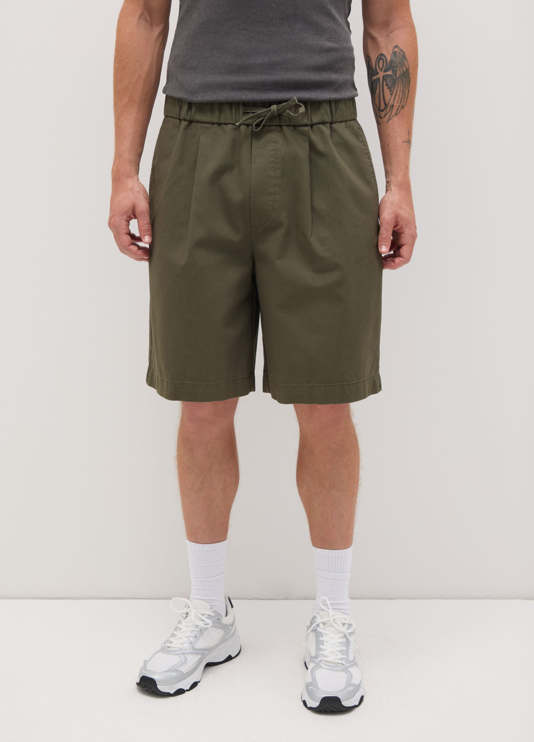 Men's green baggy shorts in 100% cotton