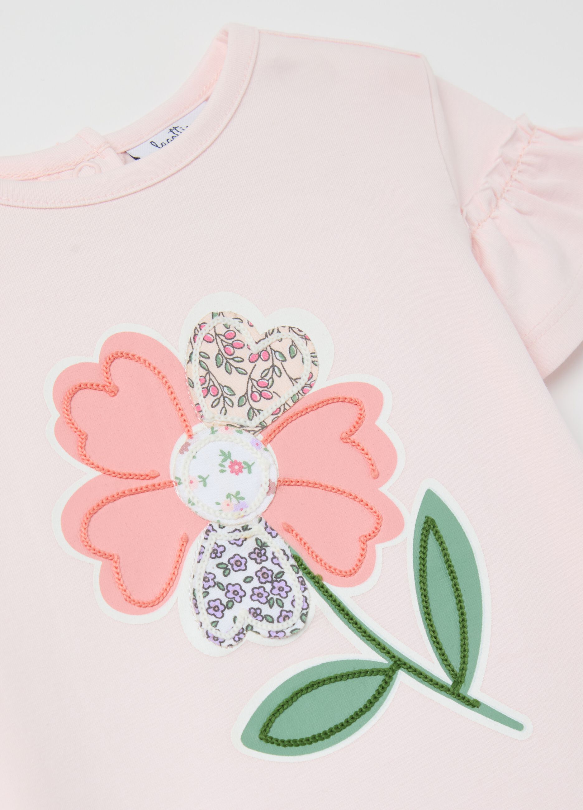 T-shirt with patchwork-effect flower application