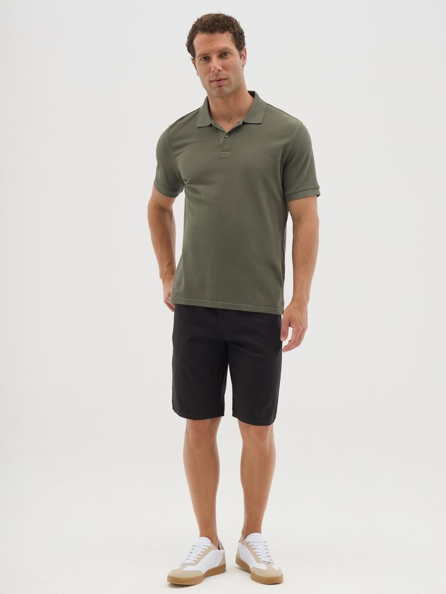 Men&rsquo;s black Bermuda shorts in stretch cotton with regular fit_0