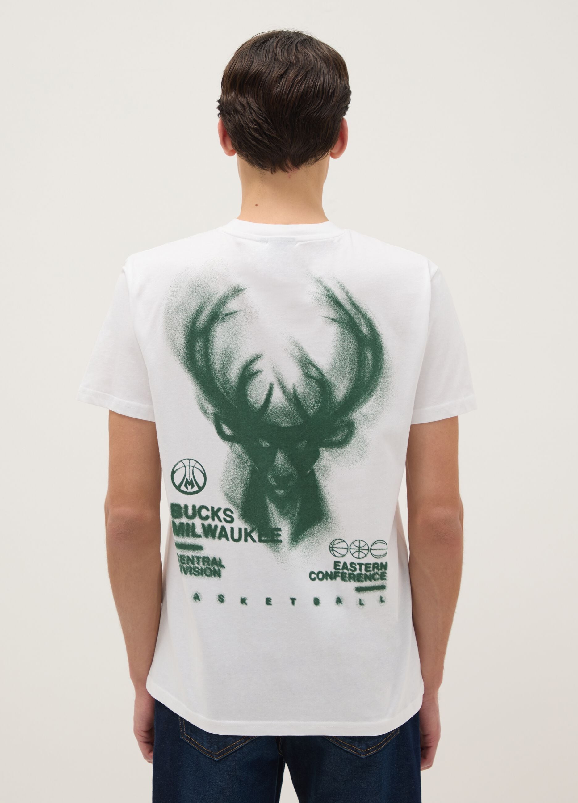 White pure cotton regular fit T-shirt with Milwaukee Bucks logo