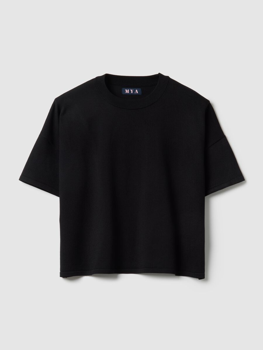 Black oversized crop top with round neckline_4