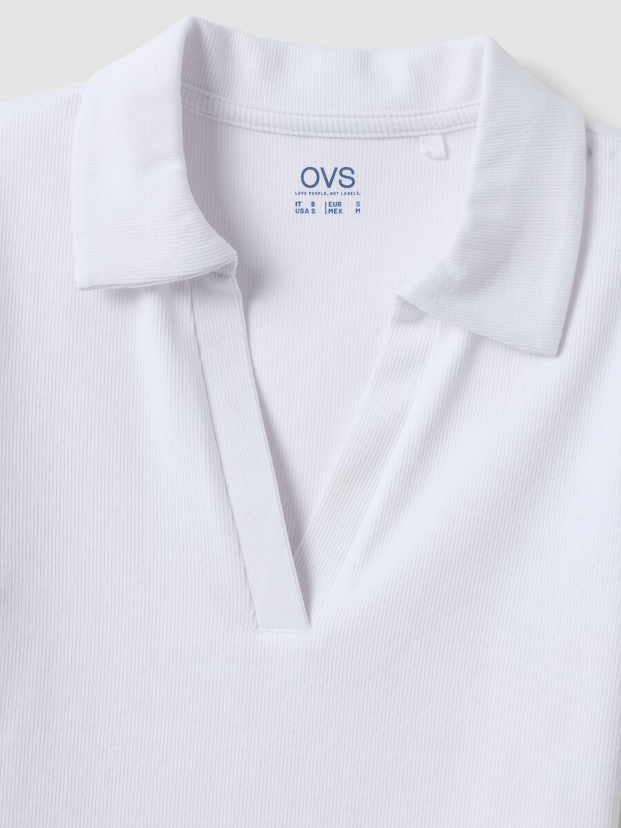 Polo bianca in cotone elasticizzato con scollo a V aperto regular fit_6