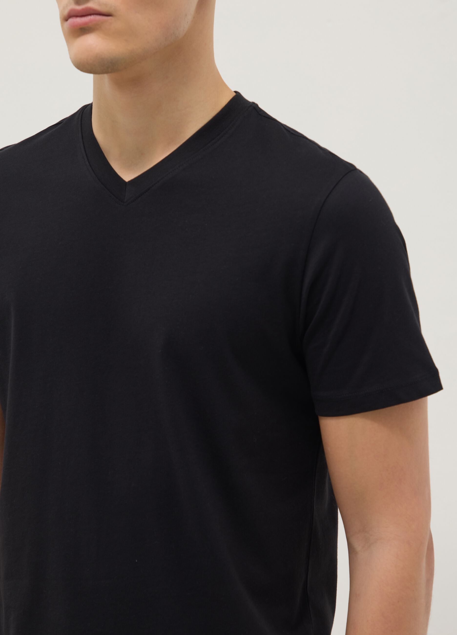 Black pure cotton regular fit V-neck t-shirt