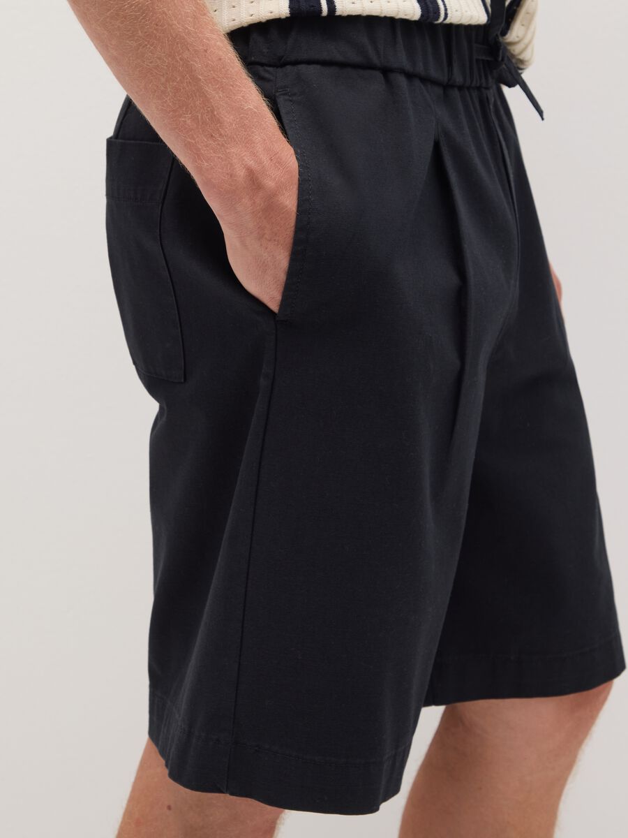 Men's black baggy shorts in 100% cotton_2