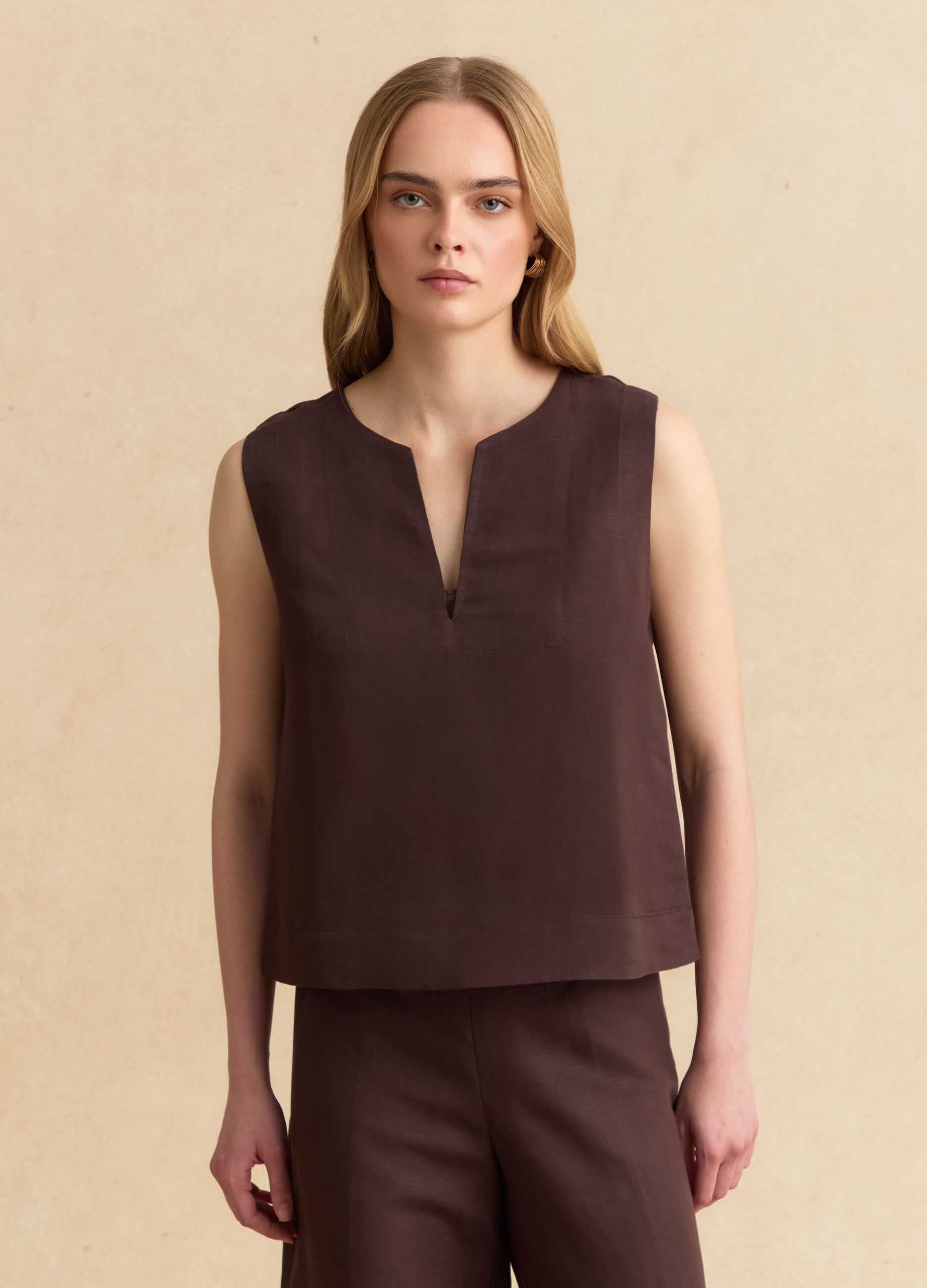 Brown oversized top in linen and viscose blend