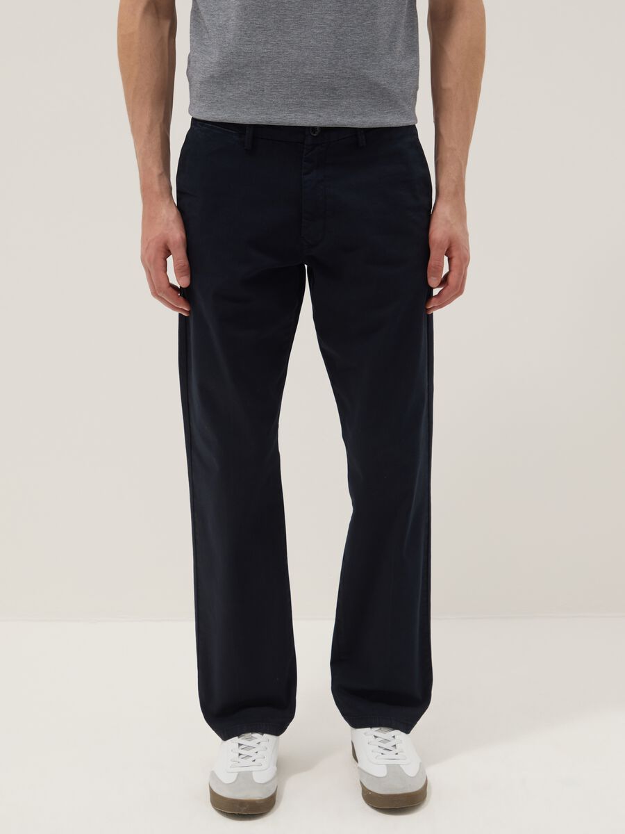 Pantaloni chino blu in cotone elasticizzato regular fit_1