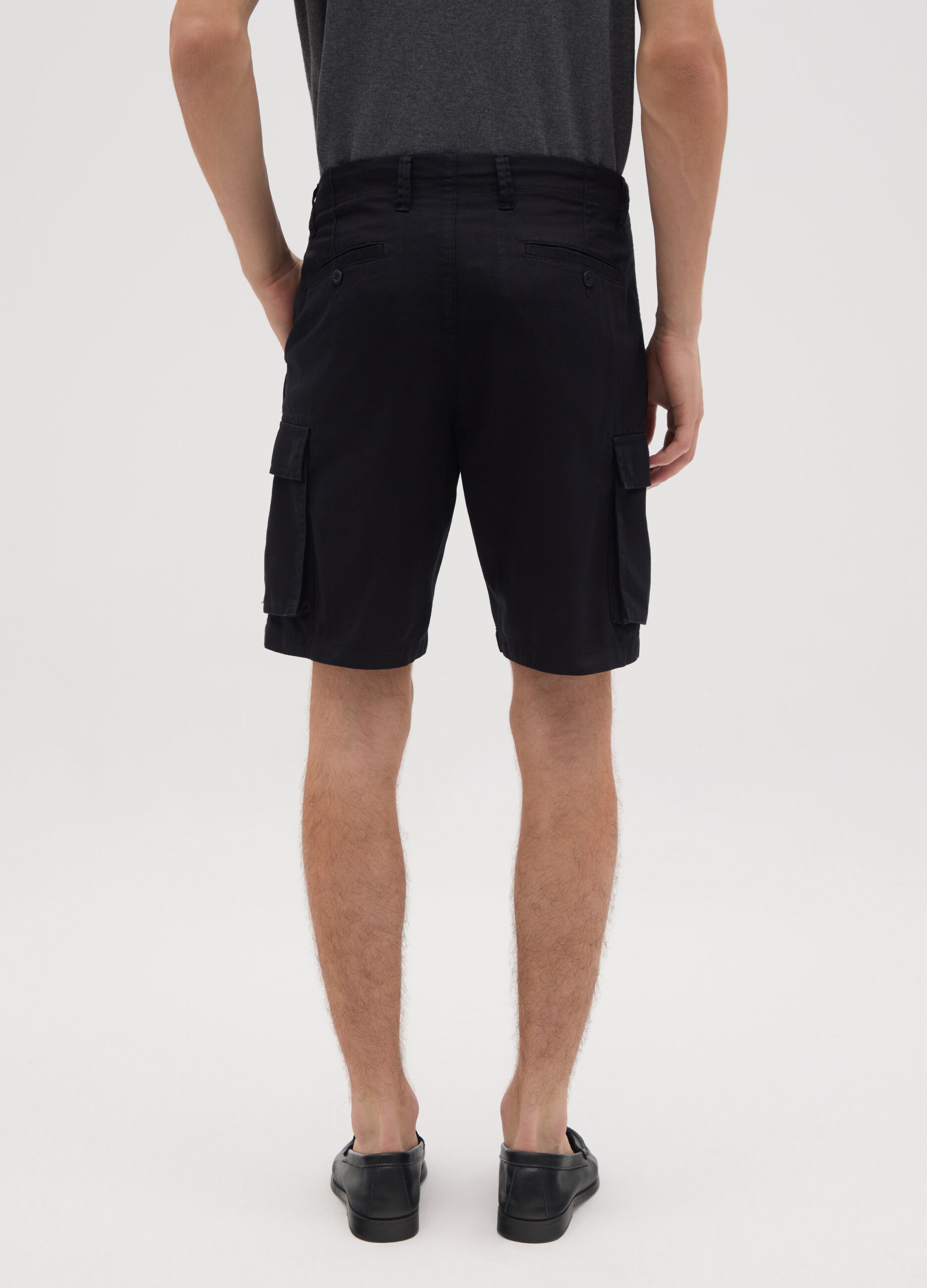 Men&rsquo;s black regular fit Bermuda shorts in 100% cotton