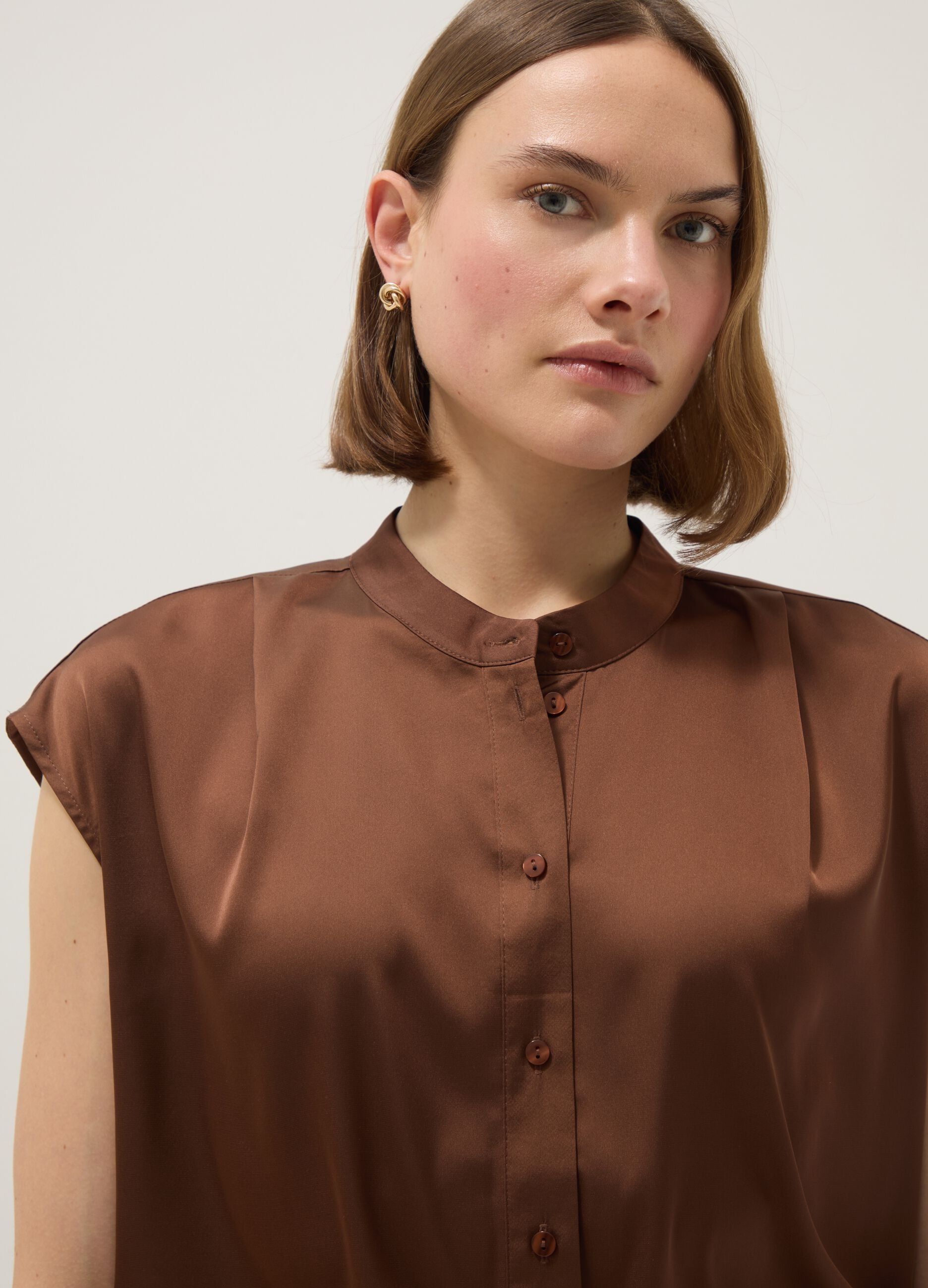 Brown short-sleeve blouse regular fit with mandarin collar