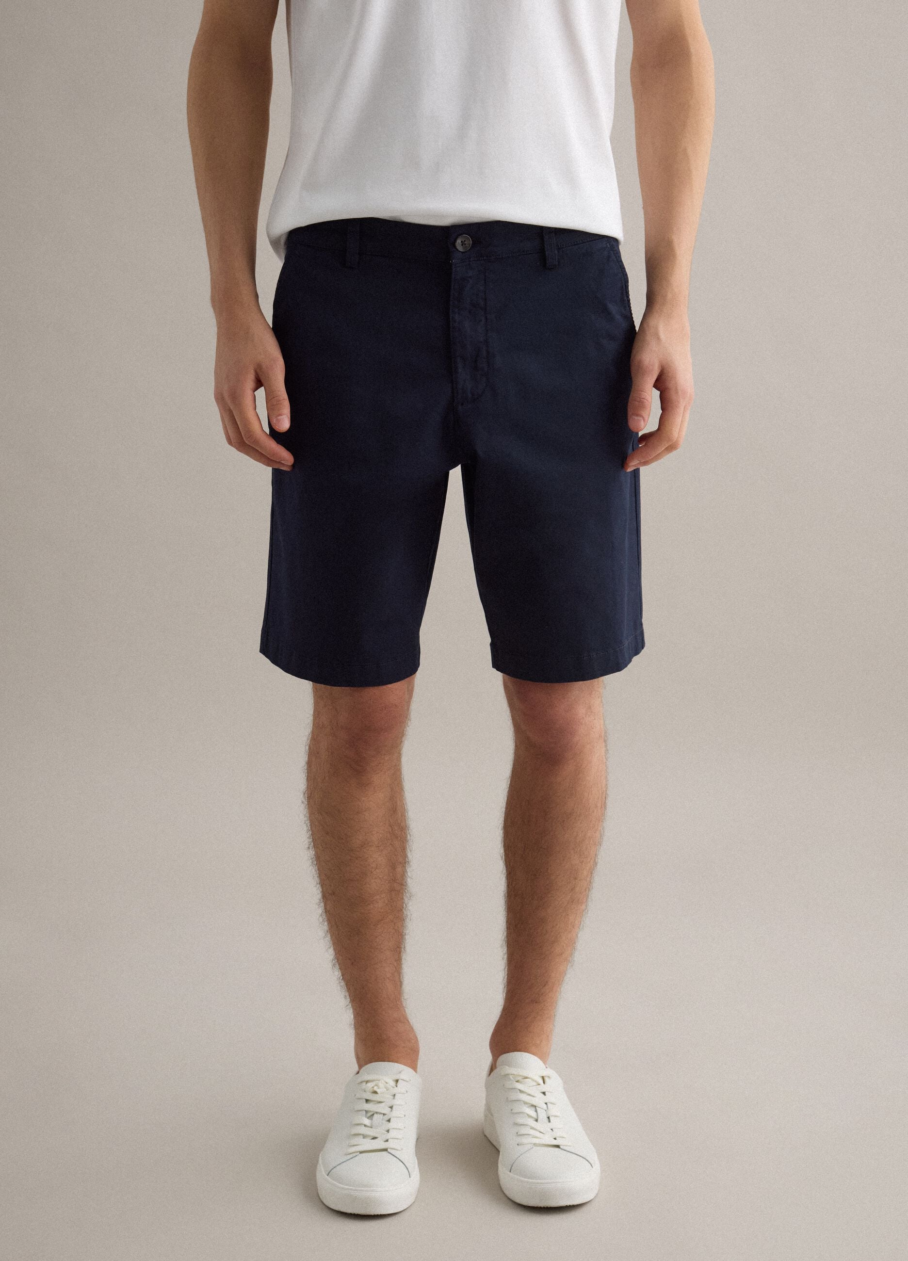 Blue stretch cotton chino shorts, regular fit