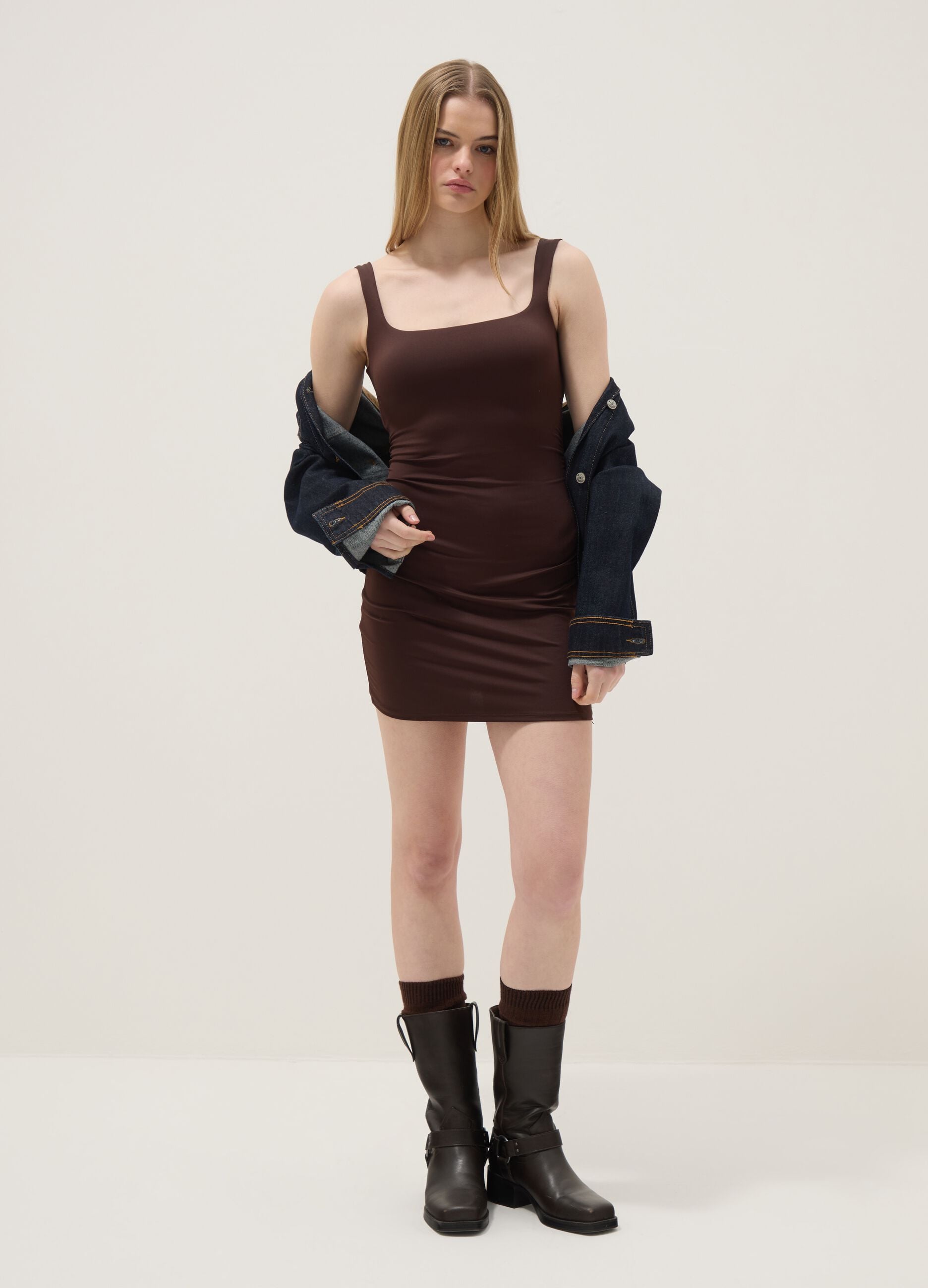 Brown fitted dress with square neckline