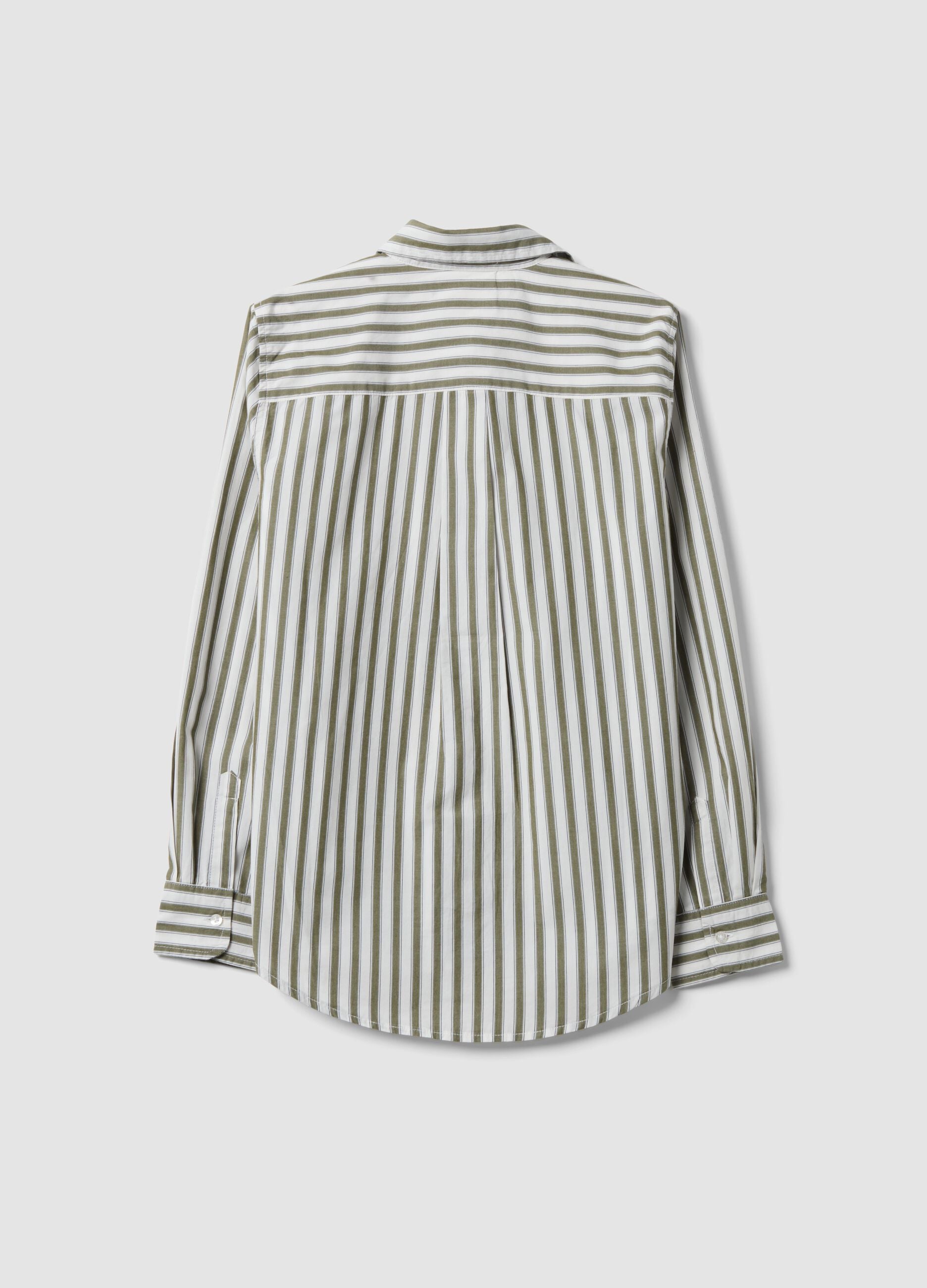 White poplin shirt with green stripes, regular fit