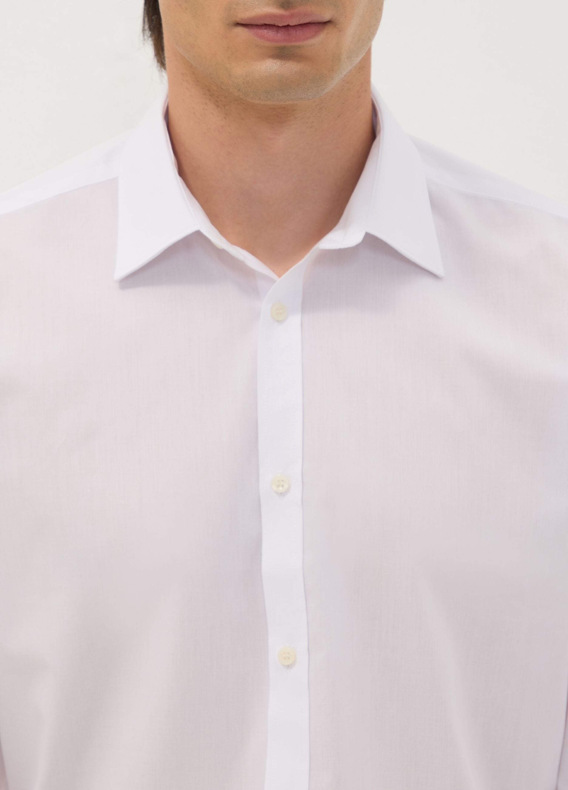 White slim-fit easy-iron shirt with classic collar