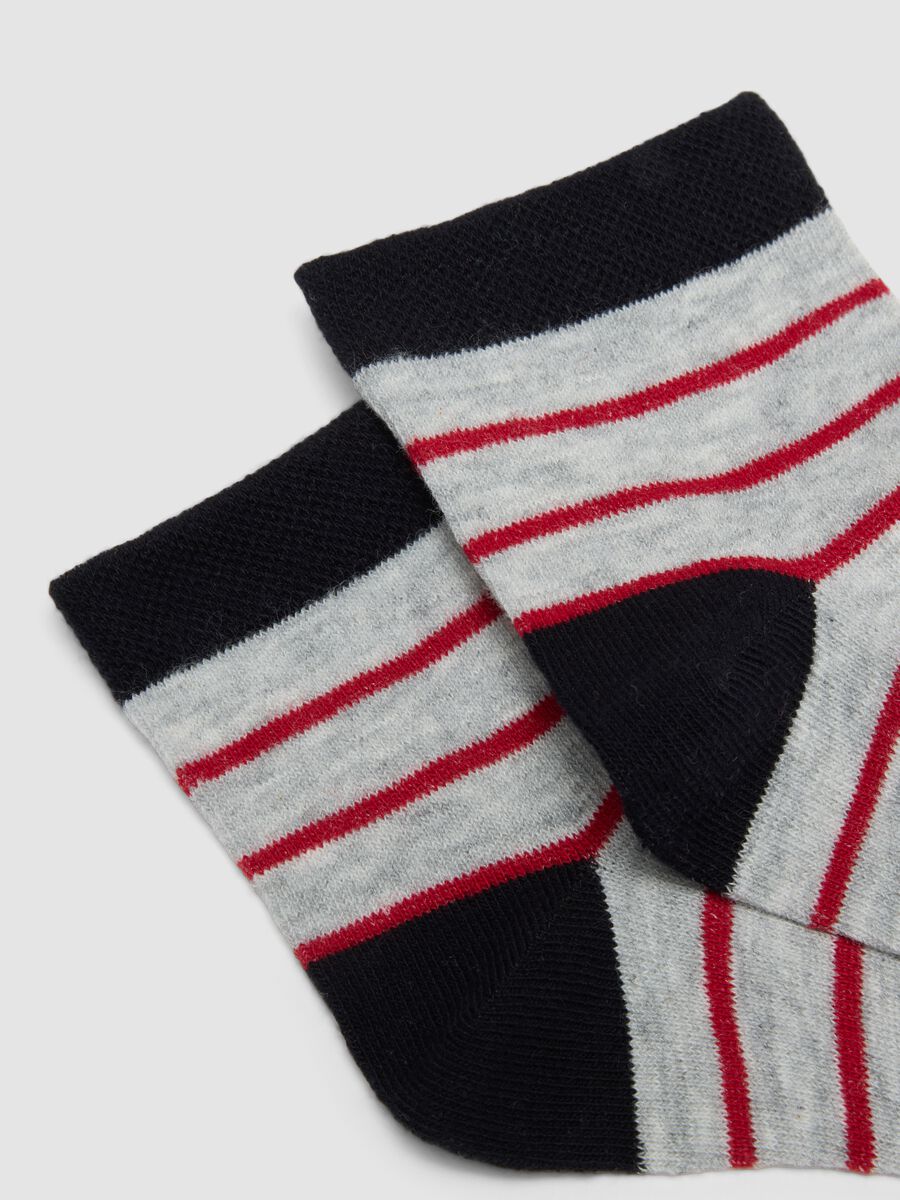 Tripack di calze corte multicolor in cotone organico elasticizzato per bambino_1
