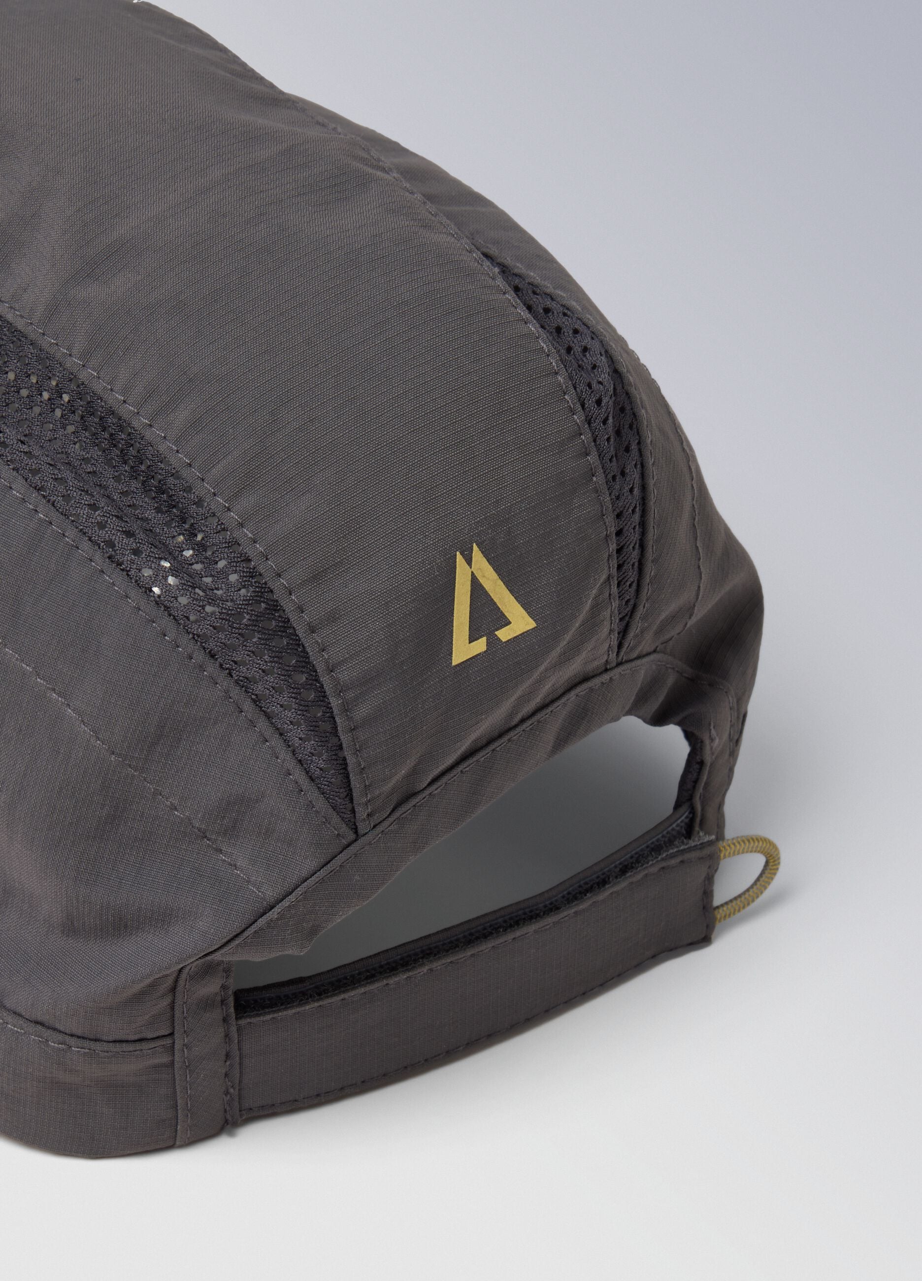 Running cap with breathable inserts ALTAVIA WITH DEBORAH COMPAGNONI