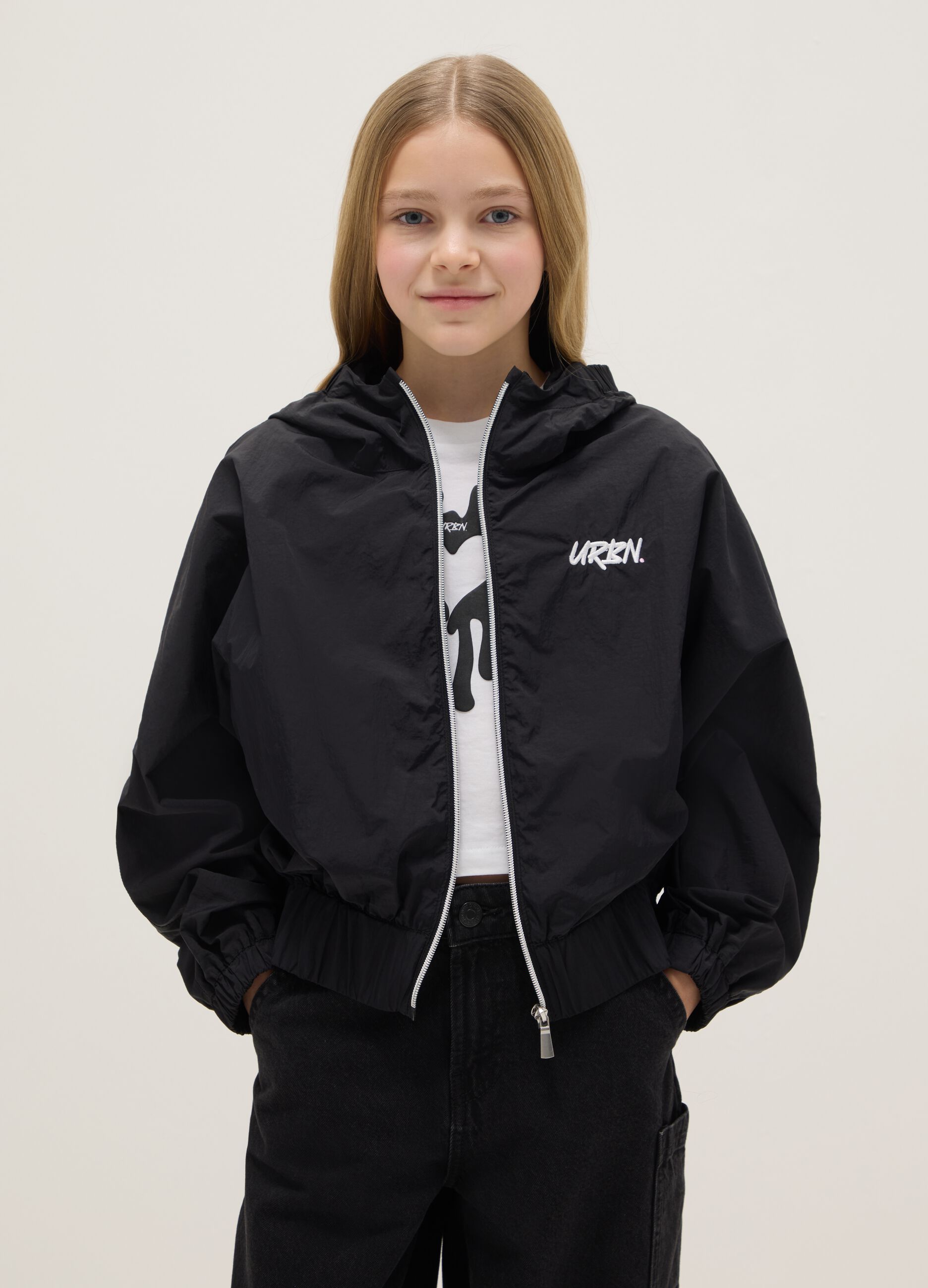 Girls' regular fit lightweight black jacket with zip and hood