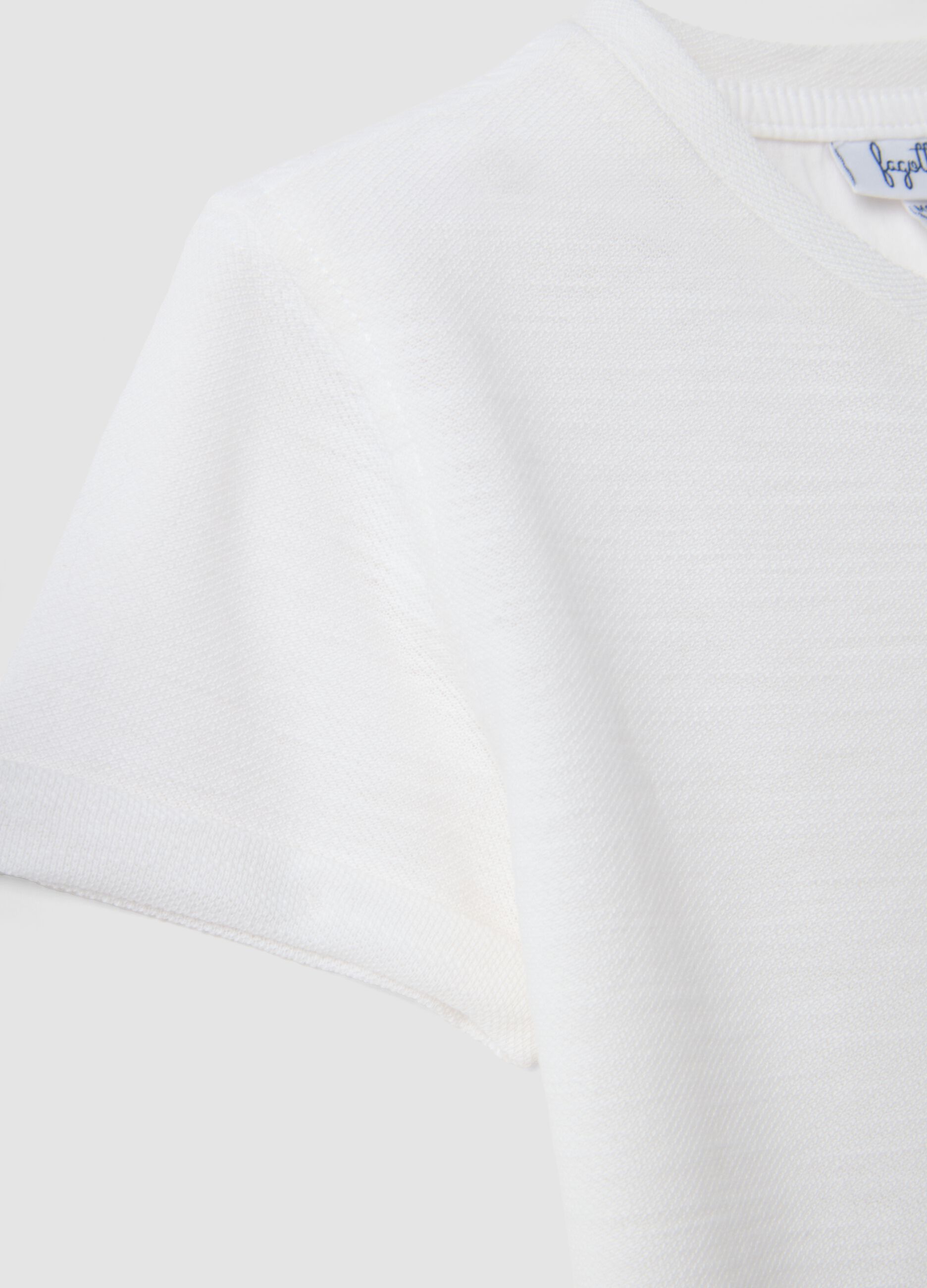 White pure cotton boys' t-shirt with regular fit and pocket