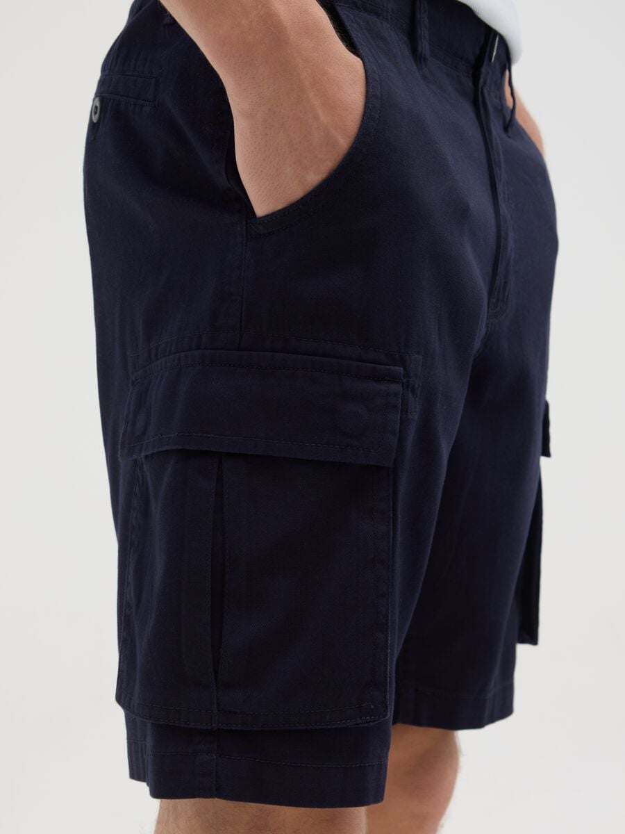 Men&rsquo;s blue regular fit Bermuda shorts in 100% cotton_2