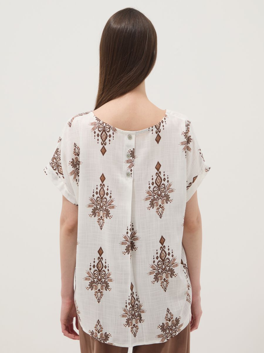 White pure viscose blouse with brown print, regular fit_3