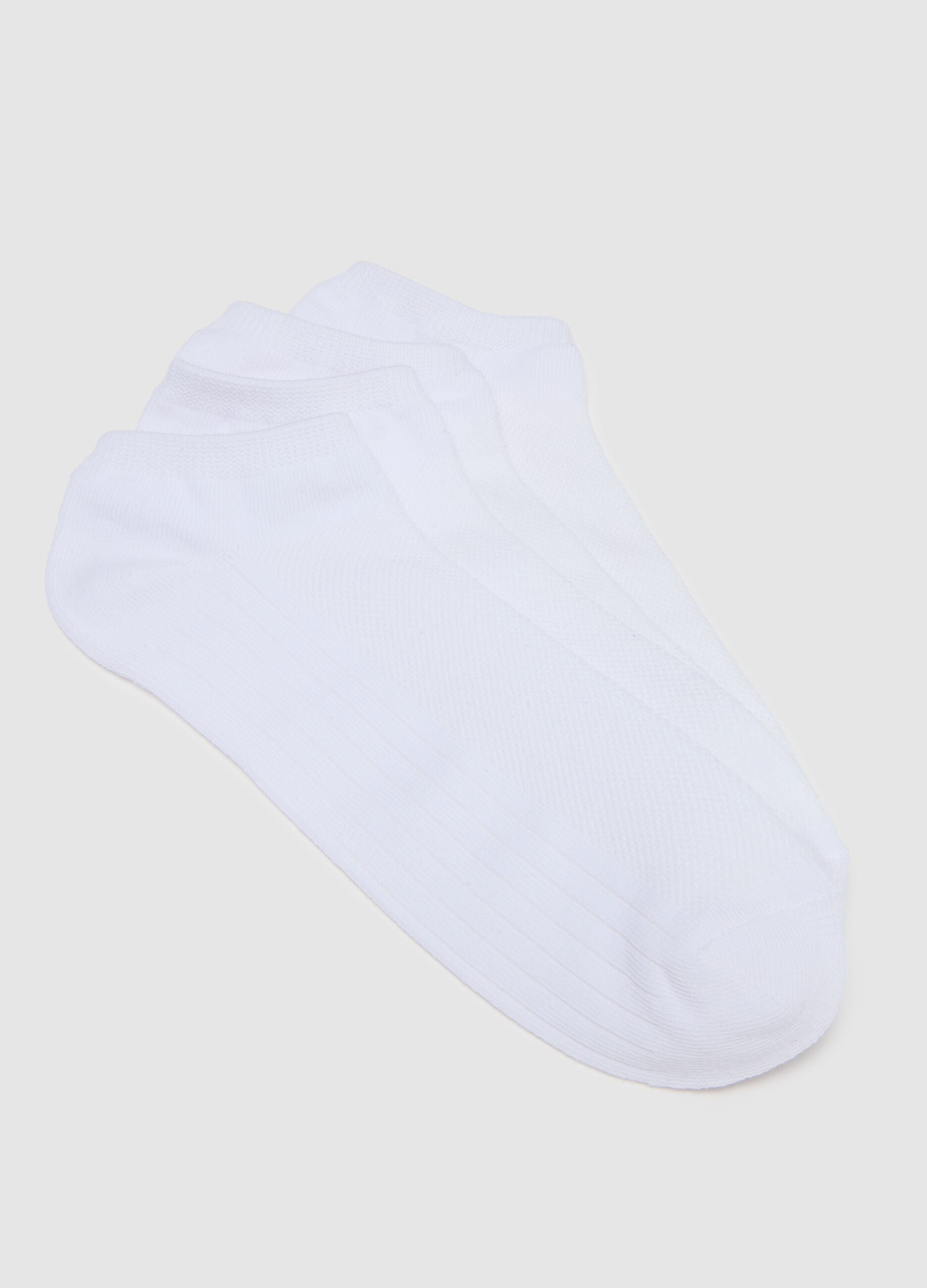 Tripack of white ankle sport socks in regular fit cotton blend