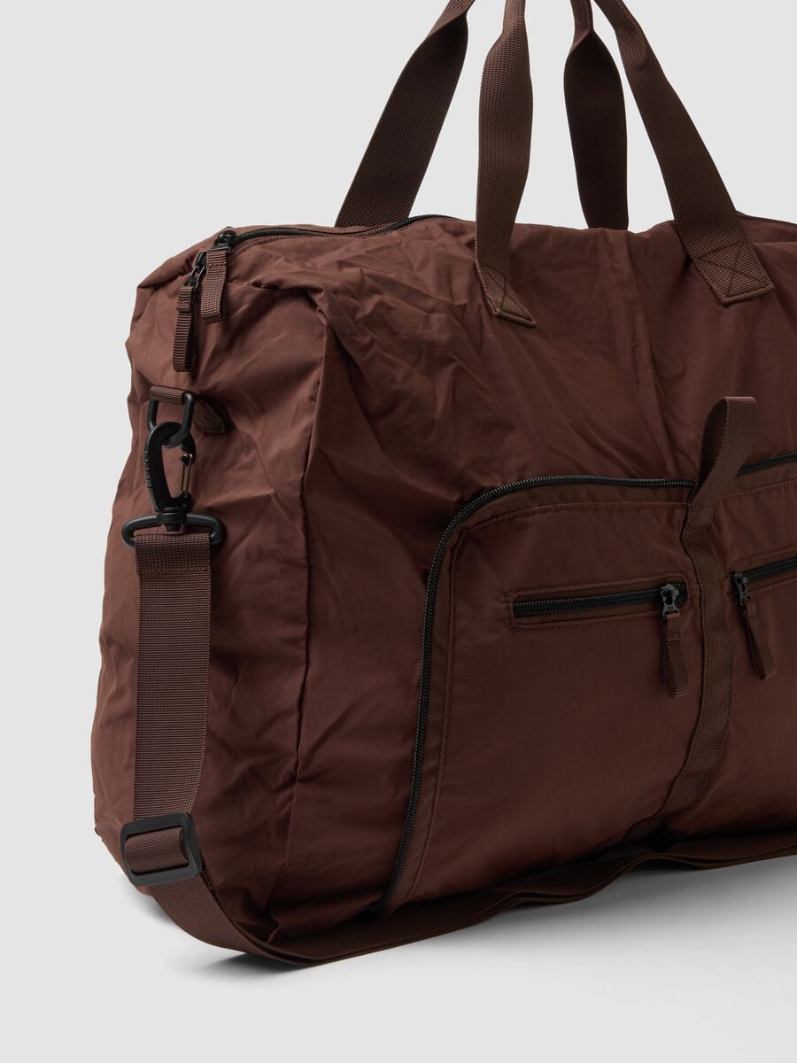 Borsa marrone da viaggio ripiegabile con tracolla e tasche zip_1