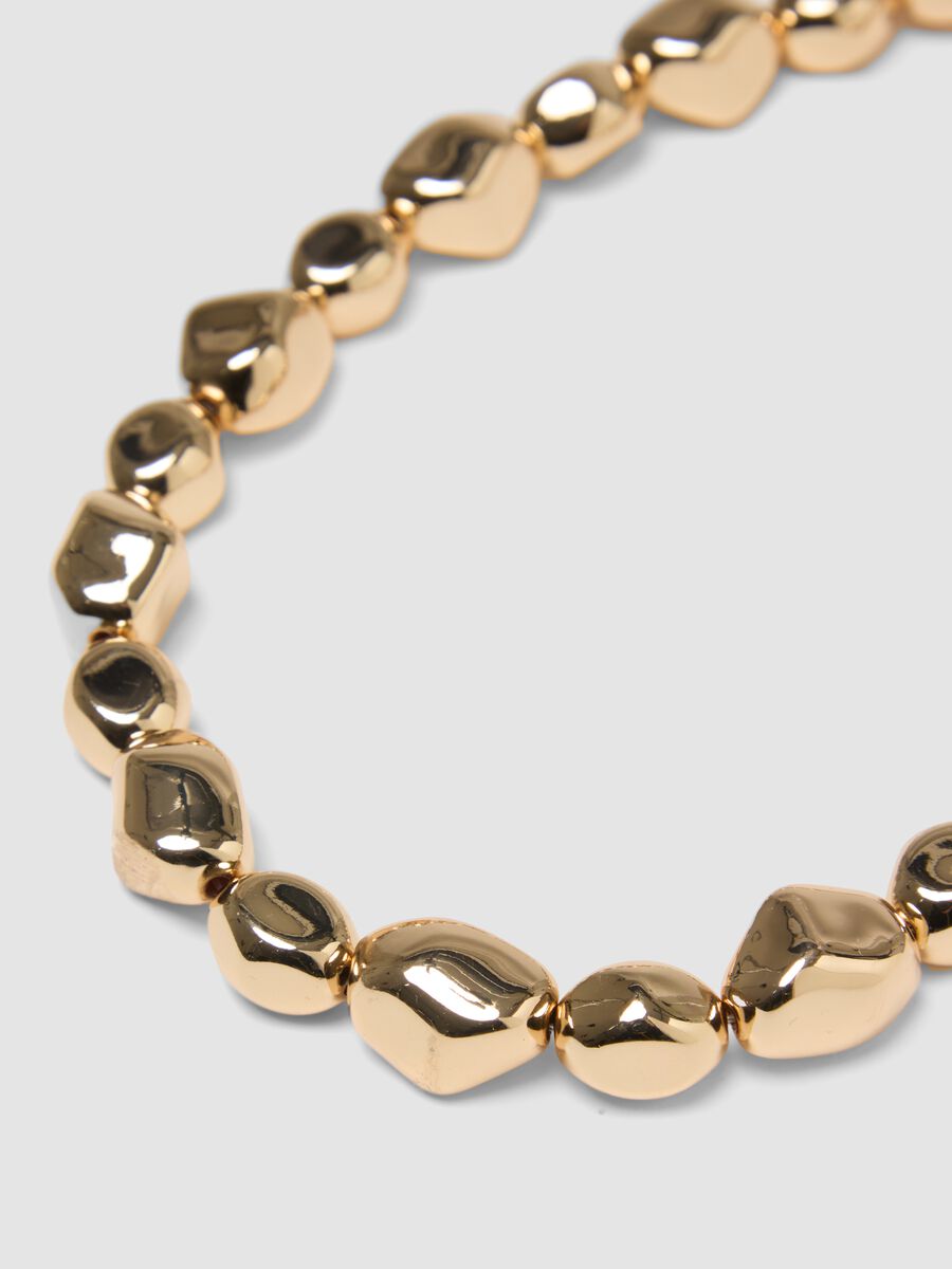 Collana dorata a maglie irregolari_1
