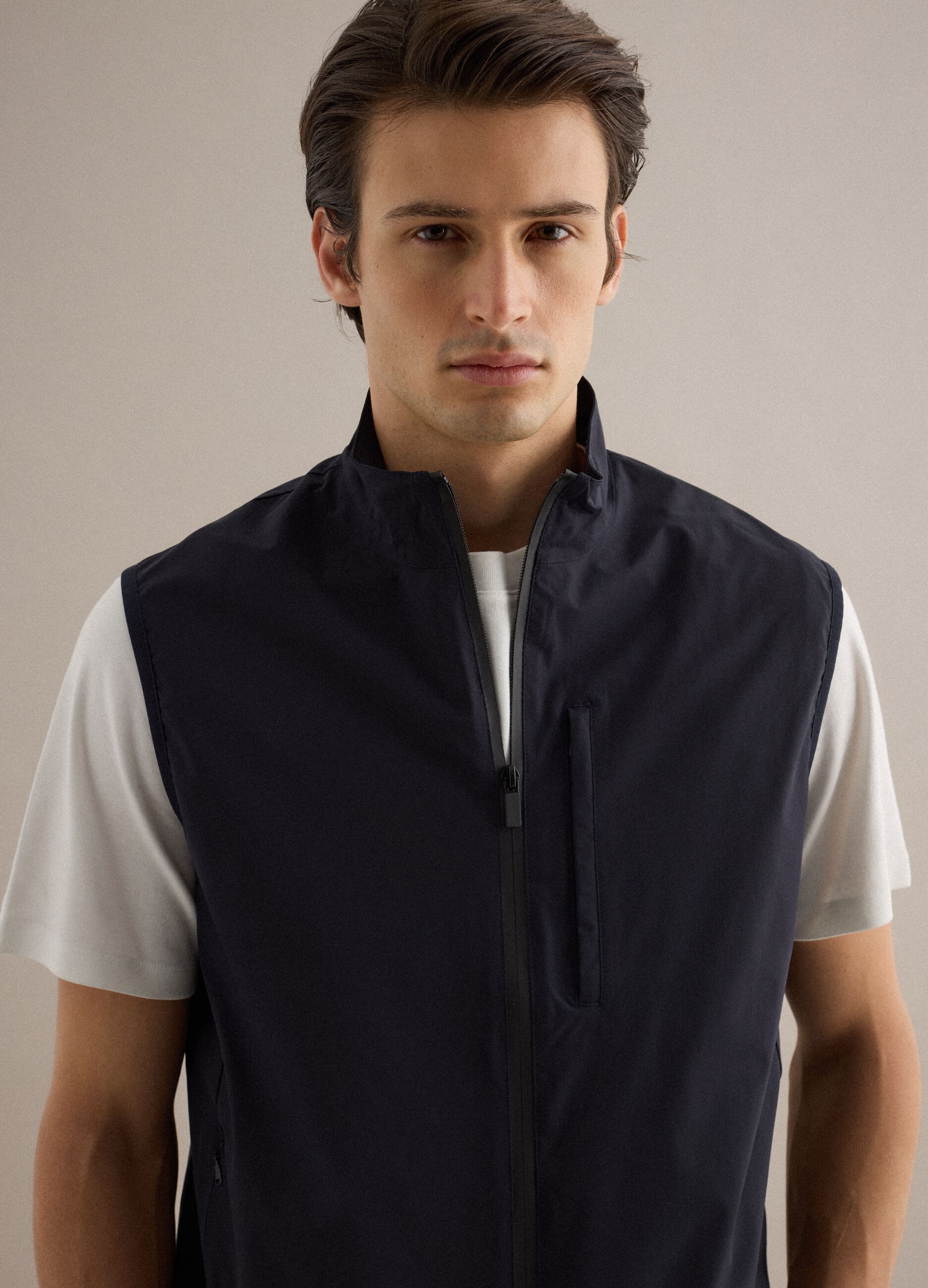 Ultra-light blue regular fit gilet with full zip